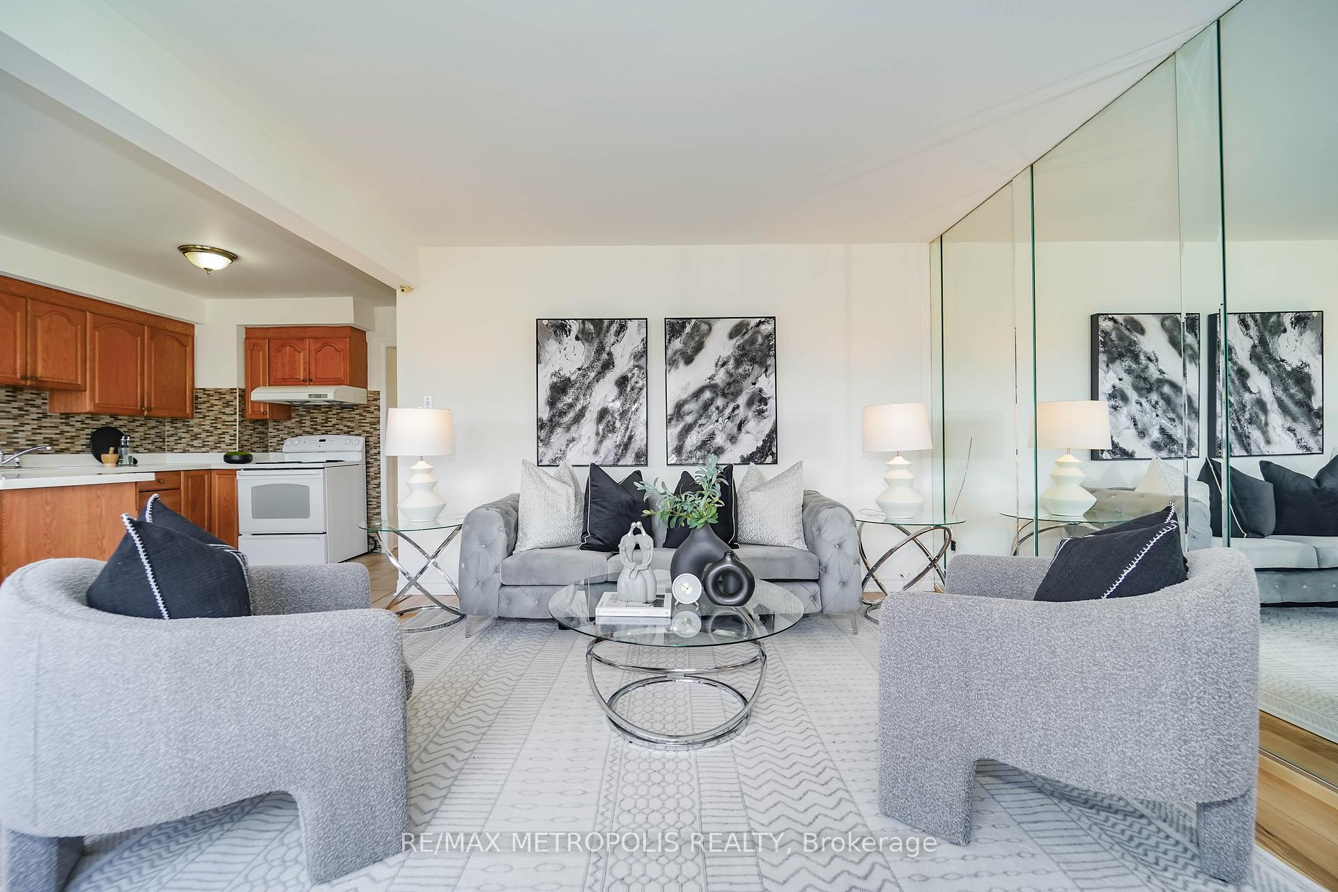 Photo 23 of 40 Lavron Court, Markham, Middlefield — HOMEH
