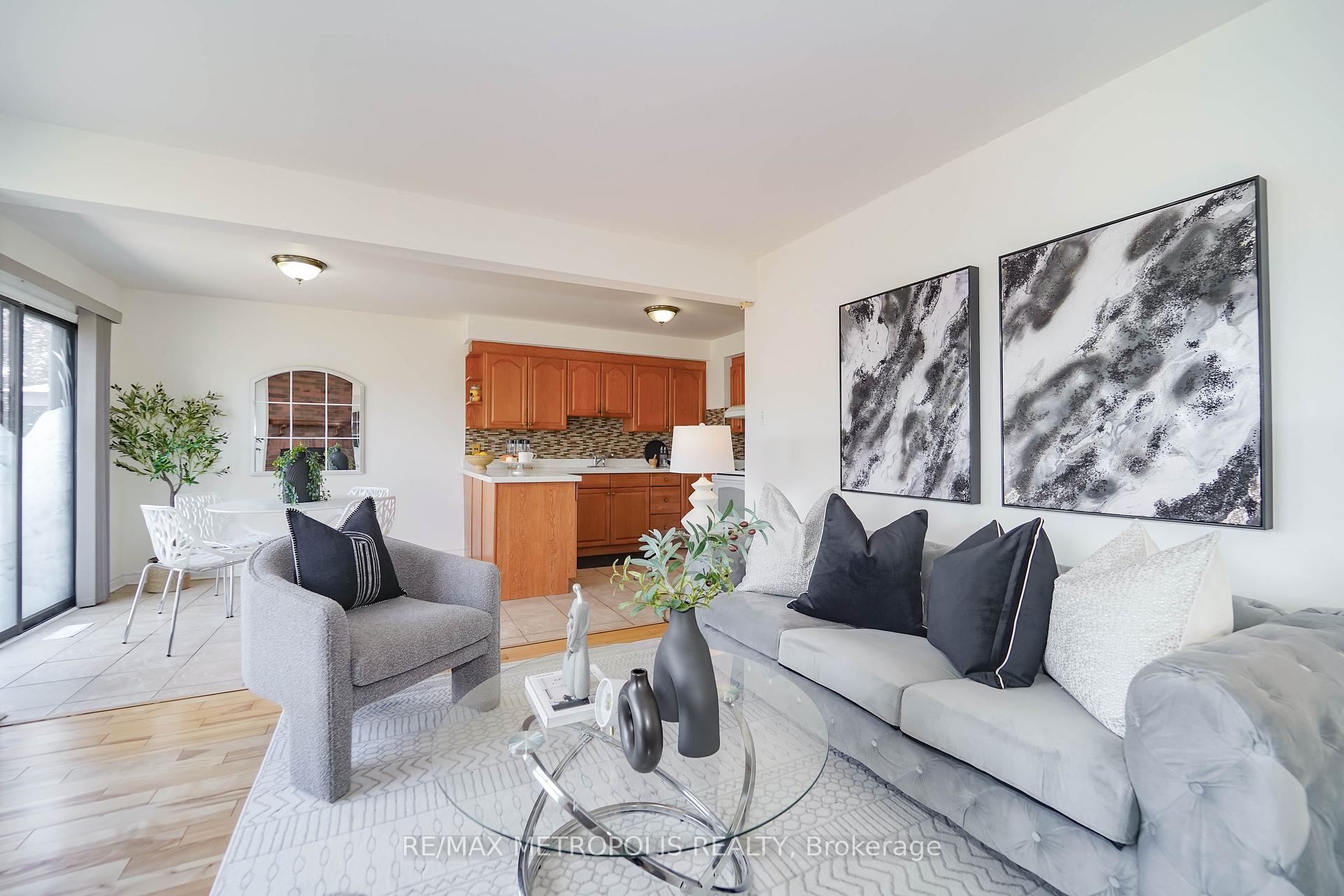 Photo 24 of 40 Lavron Court, Markham, Middlefield — HOMEH