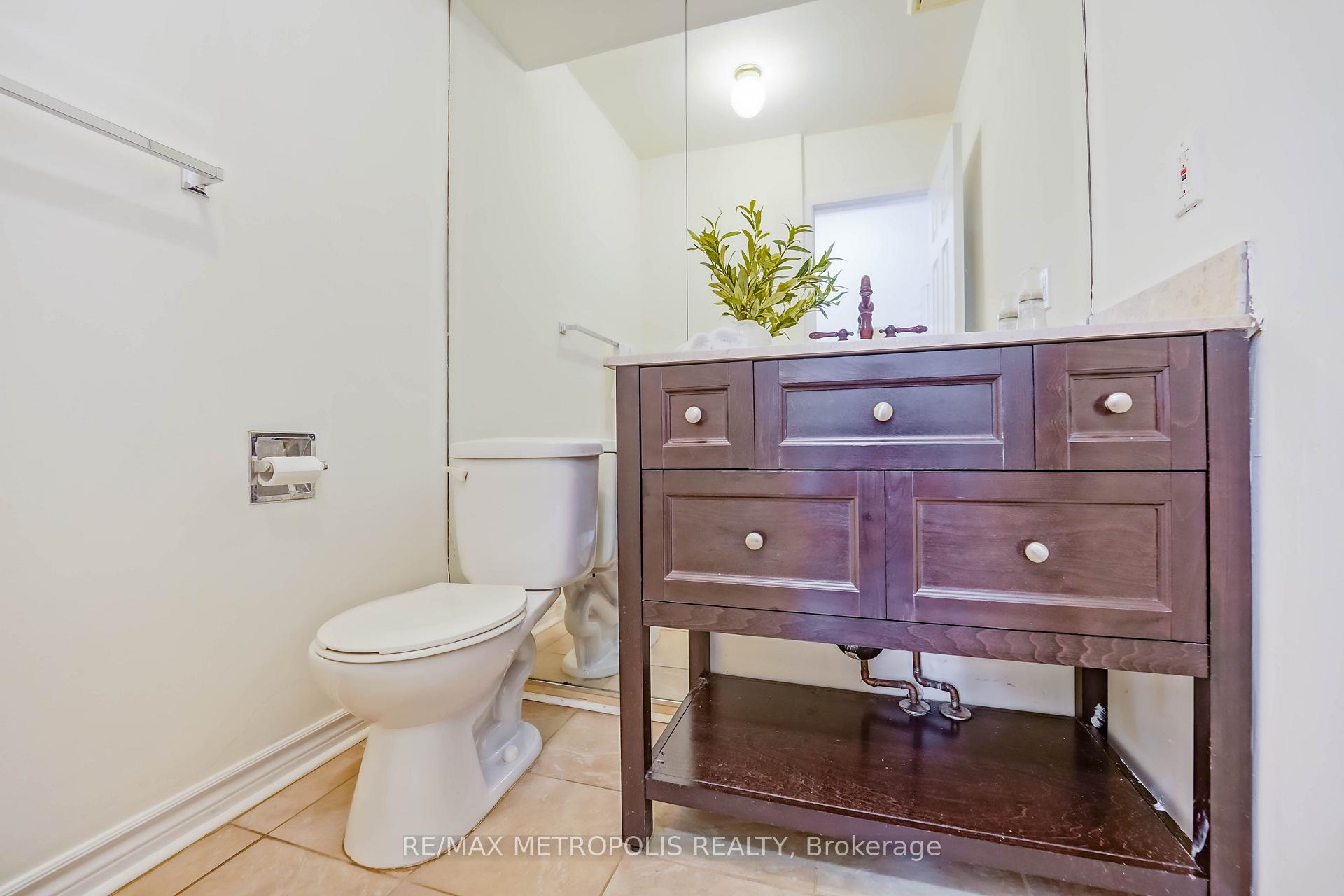 Photo 26 of 40 Lavron Court, Markham, Middlefield — HOMEH