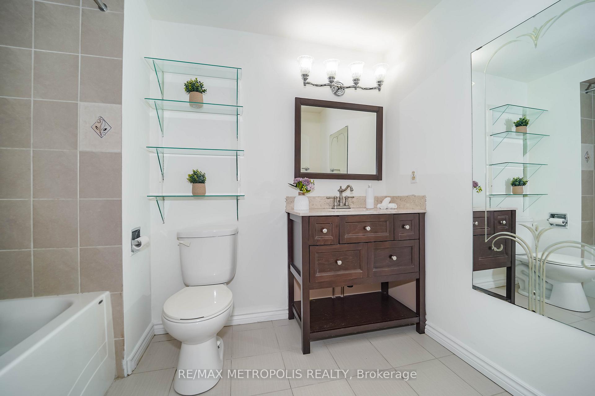 Photo 32 of 40 Lavron Court, Markham, Middlefield — HOMEH