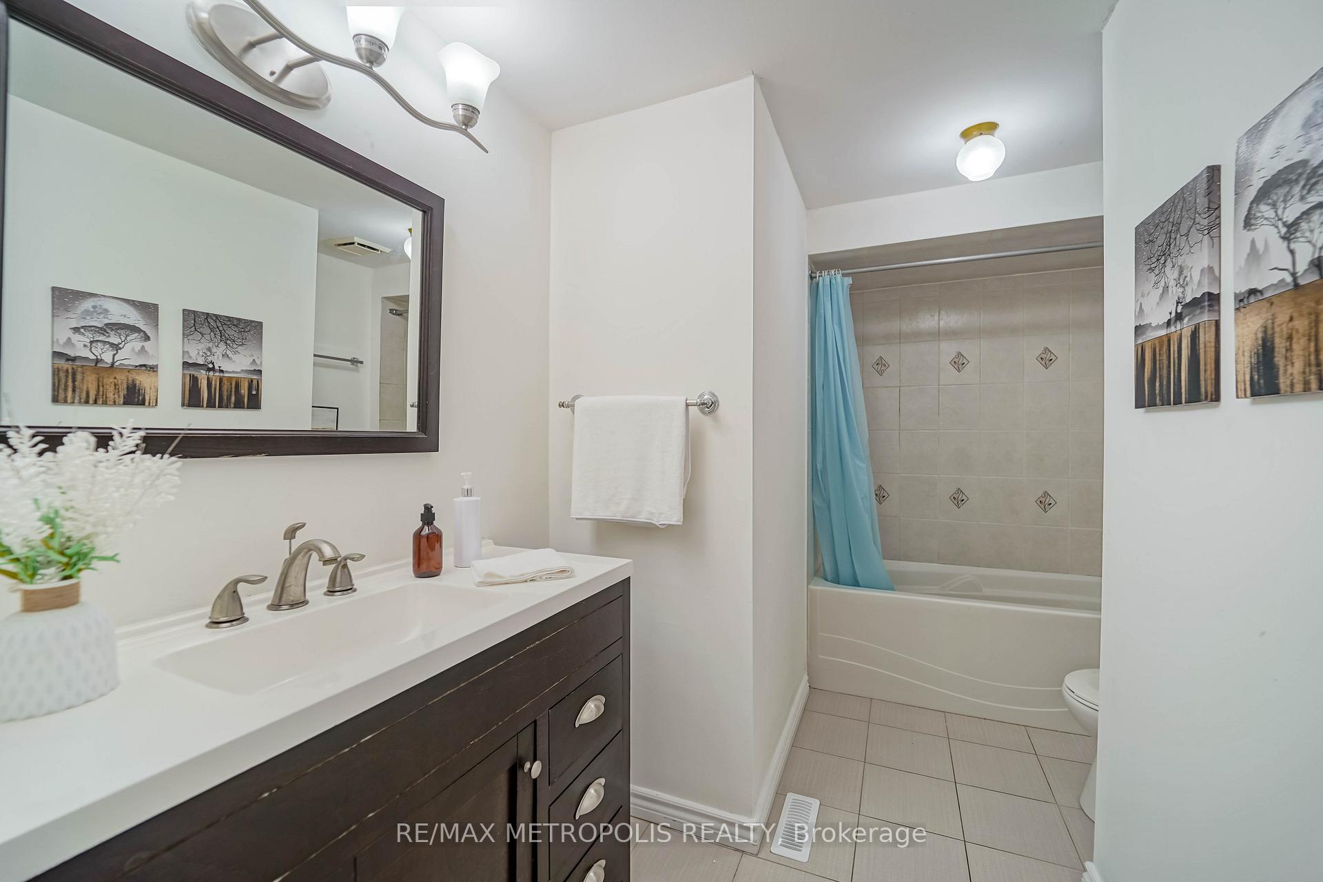 Photo 37 of 40 Lavron Court, Markham, Middlefield — HOMEH