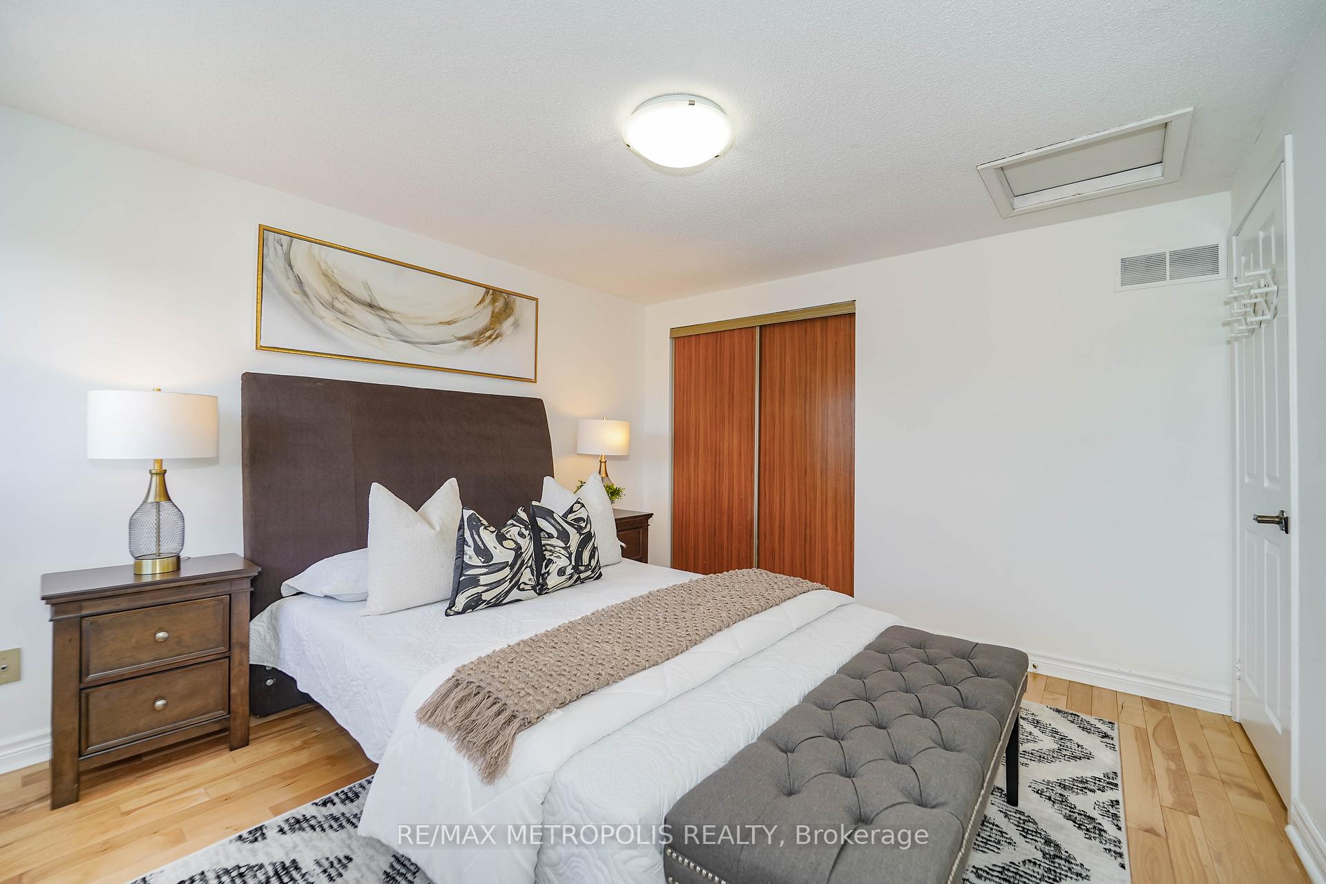 Photo 39 of 40 Lavron Court, Markham, Middlefield — HOMEH