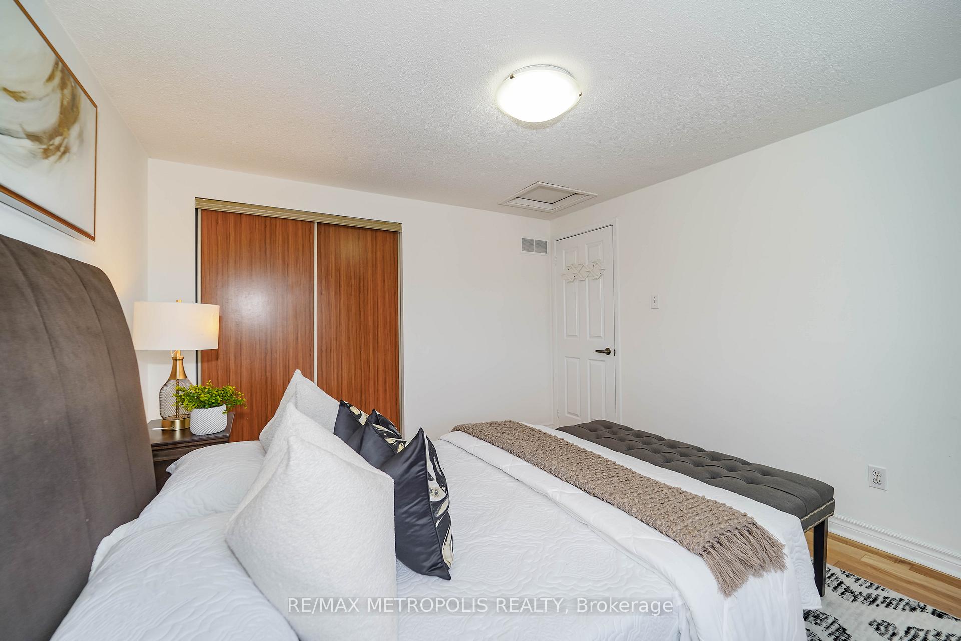 Photo 40 of 40 Lavron Court, Markham, Middlefield — HOMEH
