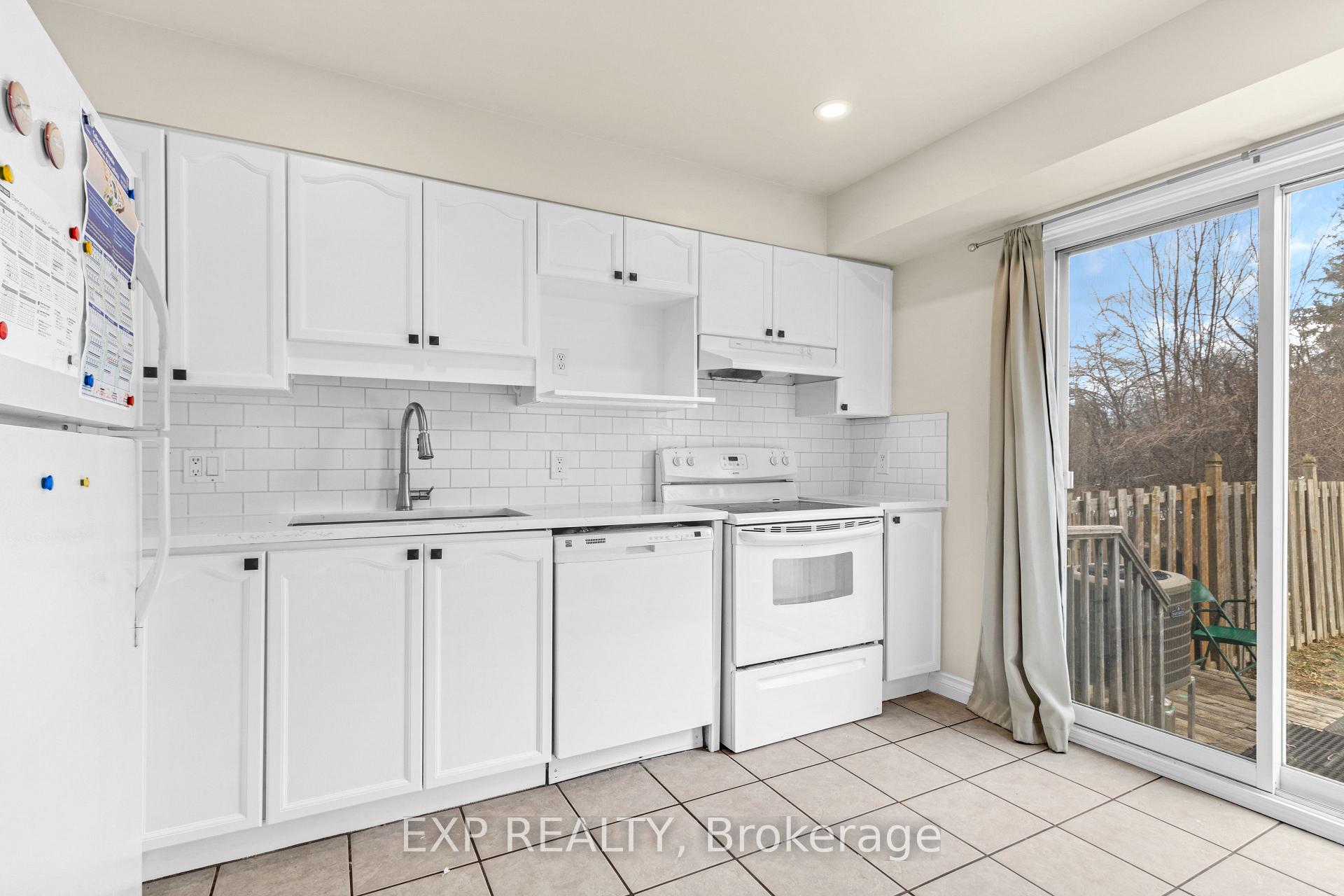 Photo 8 of 105 Banchory Crescent, Ottawa, Kanata - Morgan's Grant/South March — HOMEH