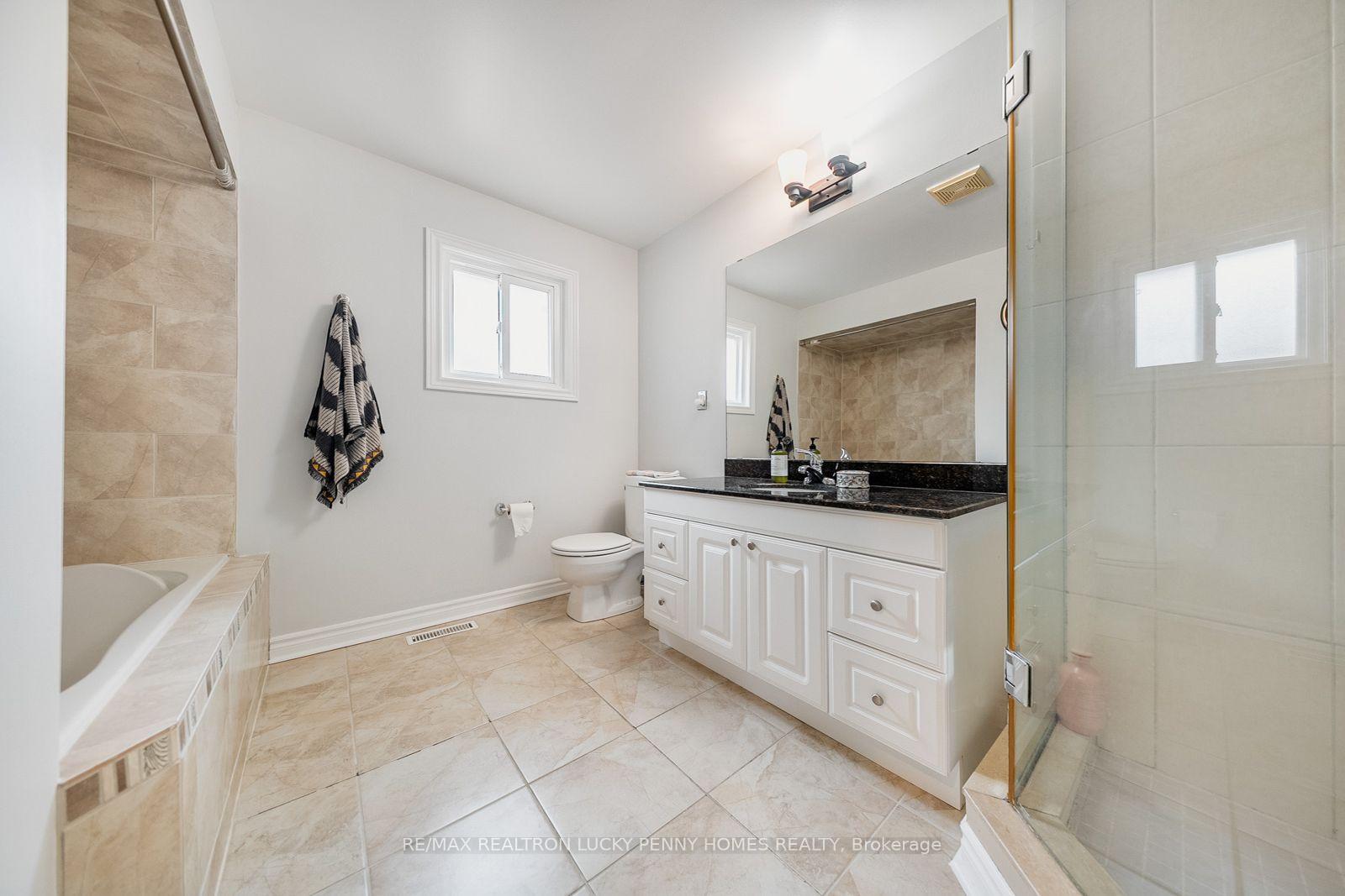 Photo 2 of 17 Buttonfield Road, Markham, Buttonville — HOMEH