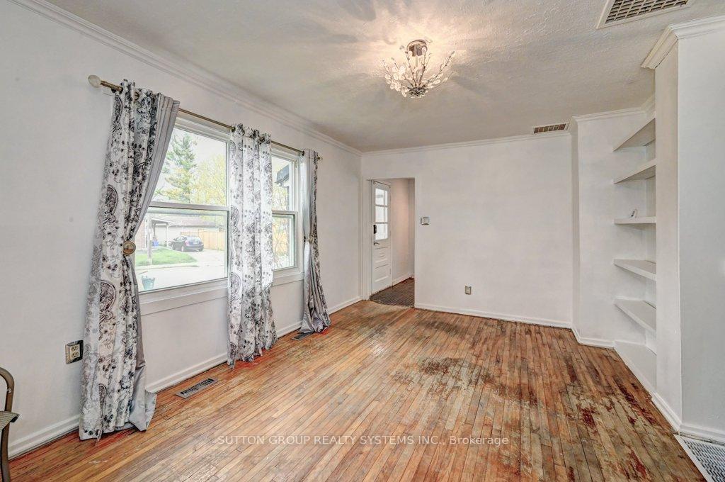 Photo 2 of 135 Glen Road, Kitchener — HOMEH