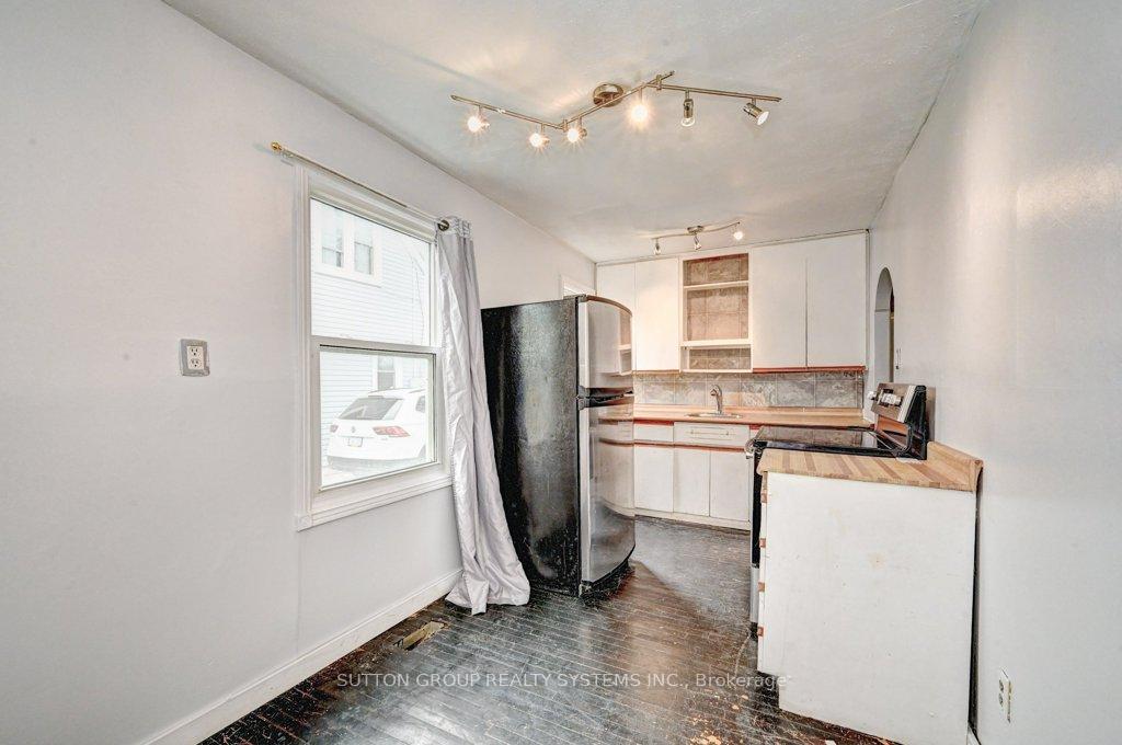 Photo 10 of 135 Glen Road, Kitchener — HOMEH