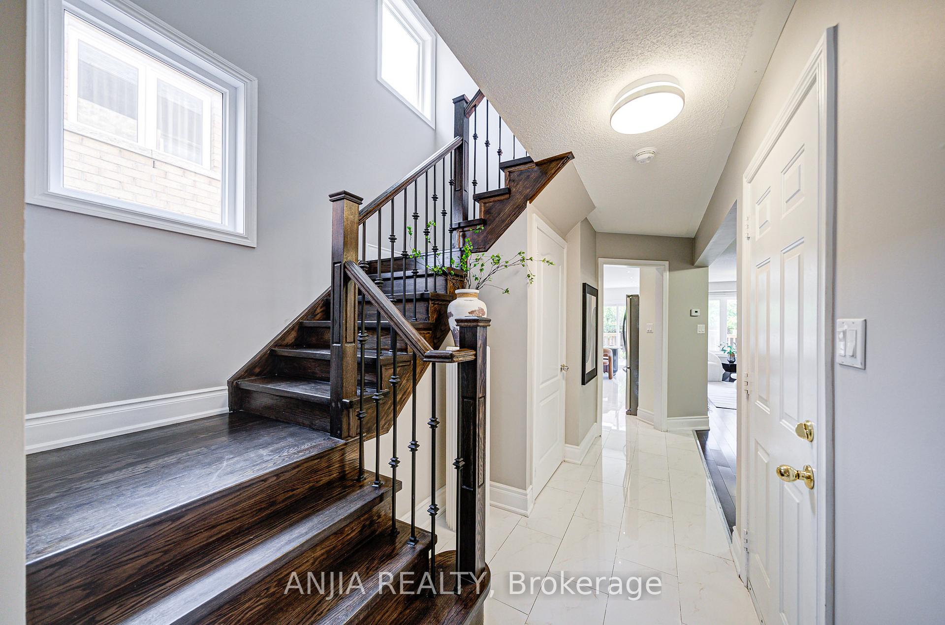 Photo 5 of 74 Weatherill Road, Markham, Berczy — HOMEH