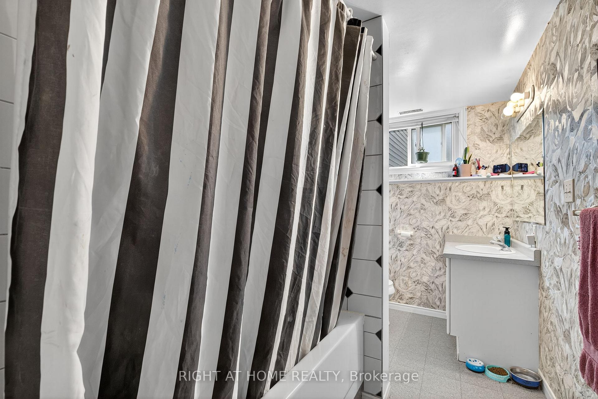 Photo 23 of 813 Birchwood Drive, Midland — HOMEH