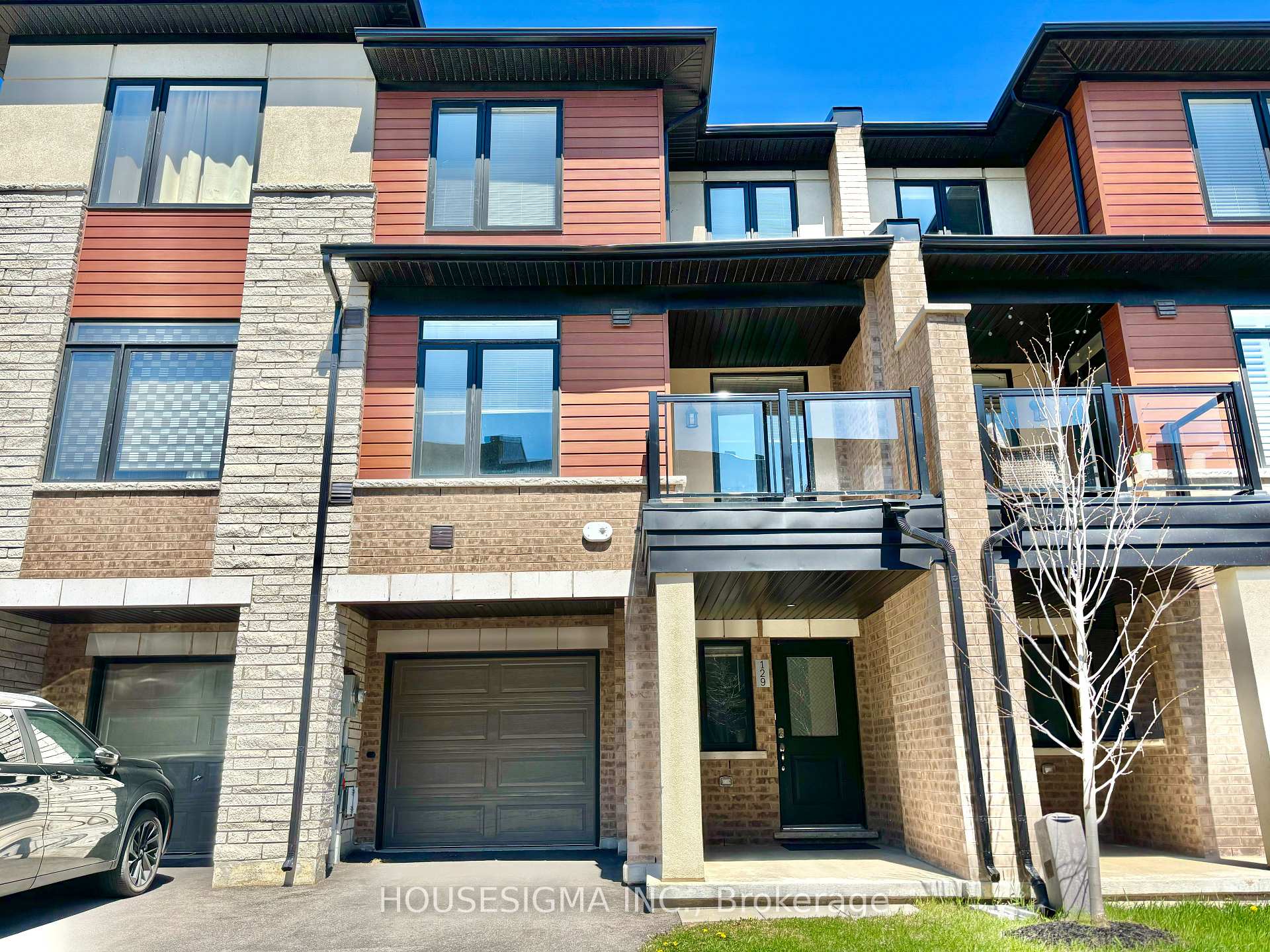 Front of Unit 129, 590 North Service Road
