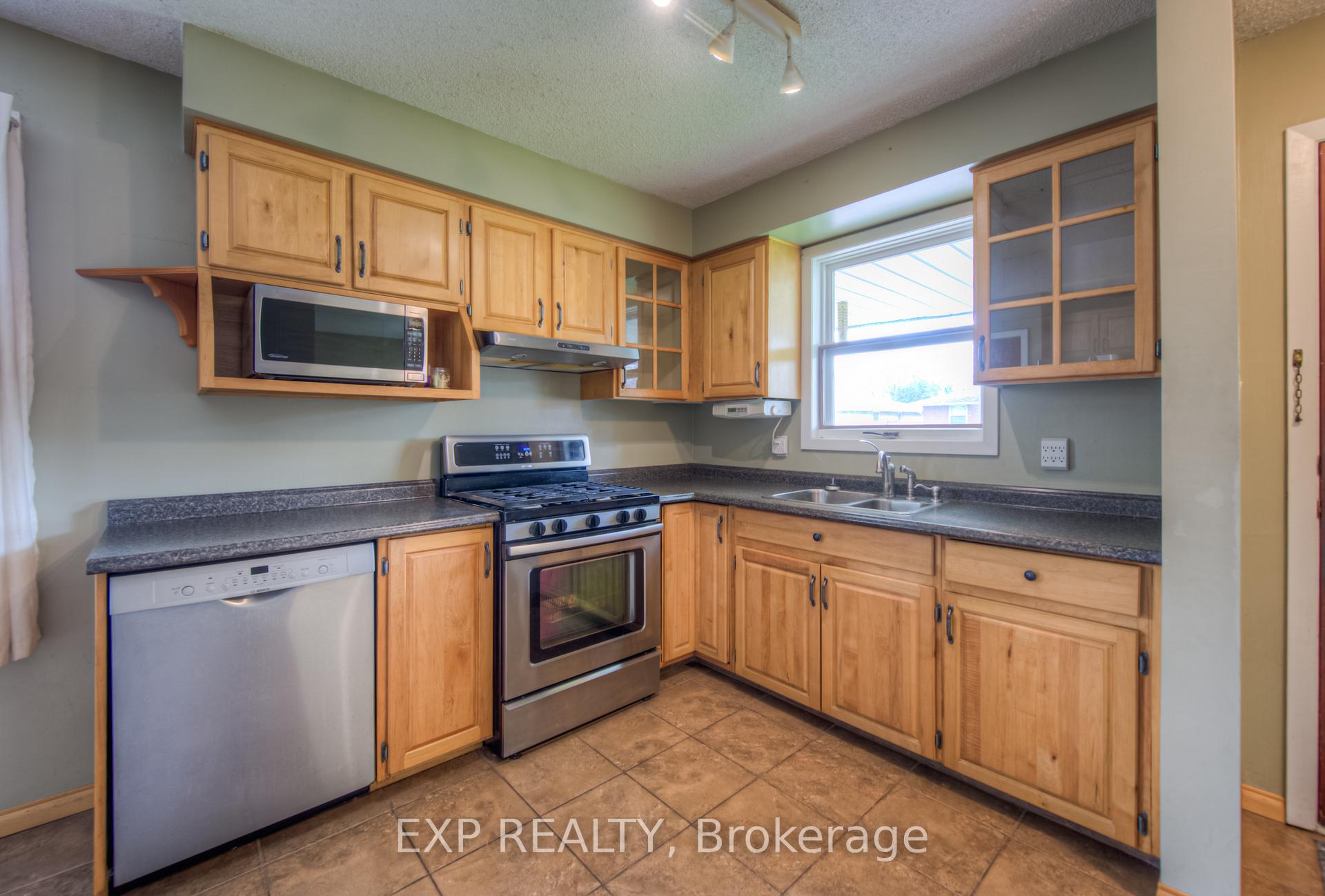 Photo 7 of 91 Kimberly Crescent, Kitchener — HOMEH