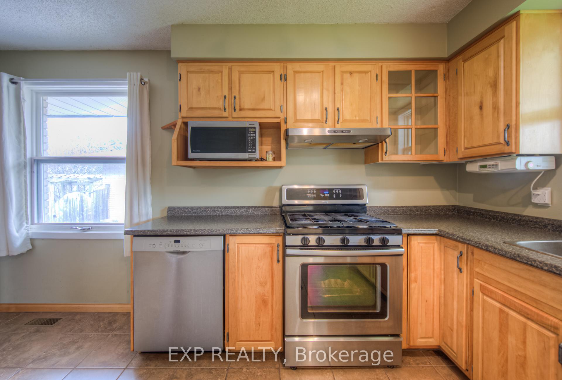 Photo 9 of 91 Kimberly Crescent, Kitchener — HOMEH