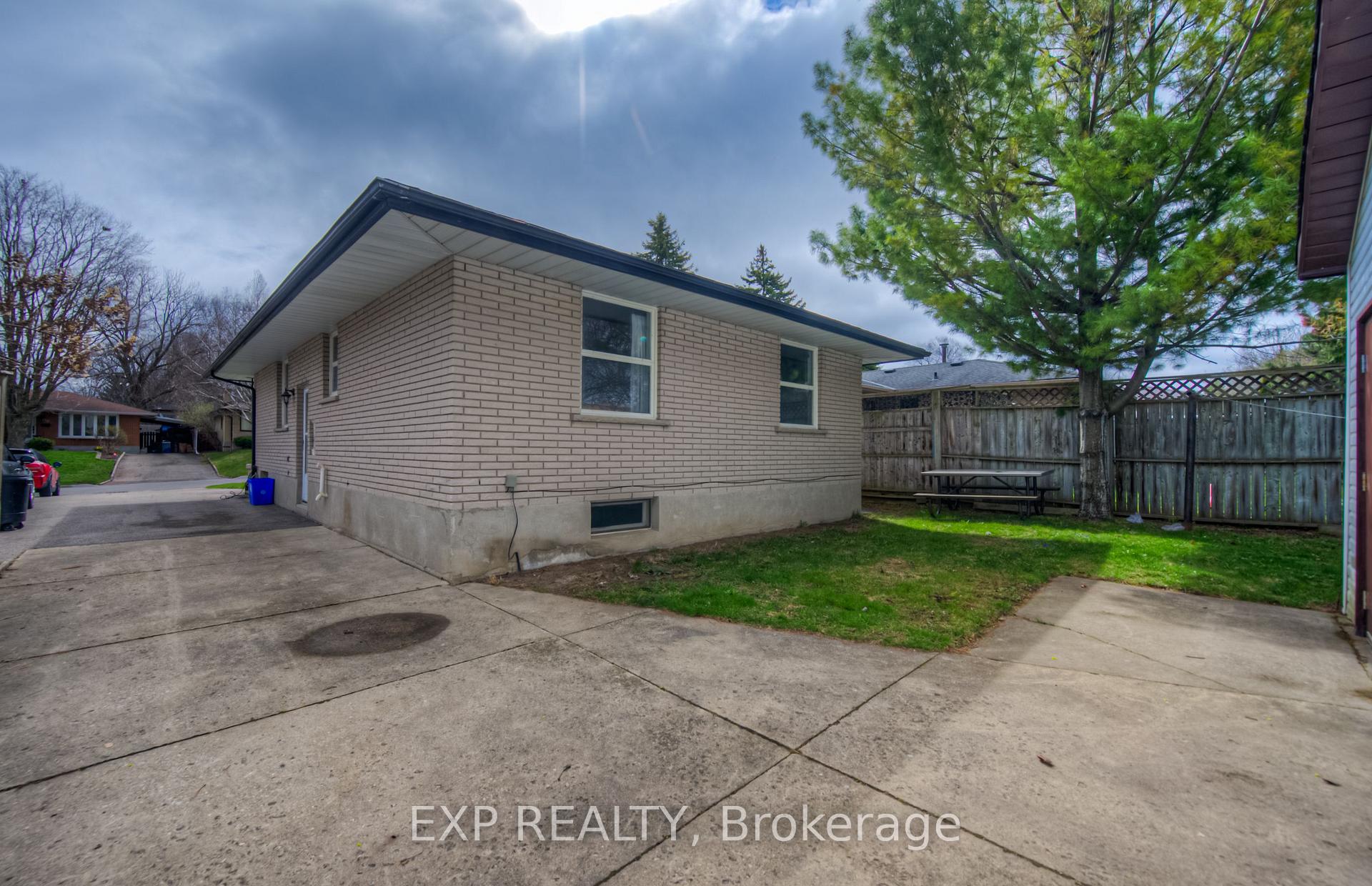 Photo 23 of 91 Kimberly Crescent, Kitchener — HOMEH