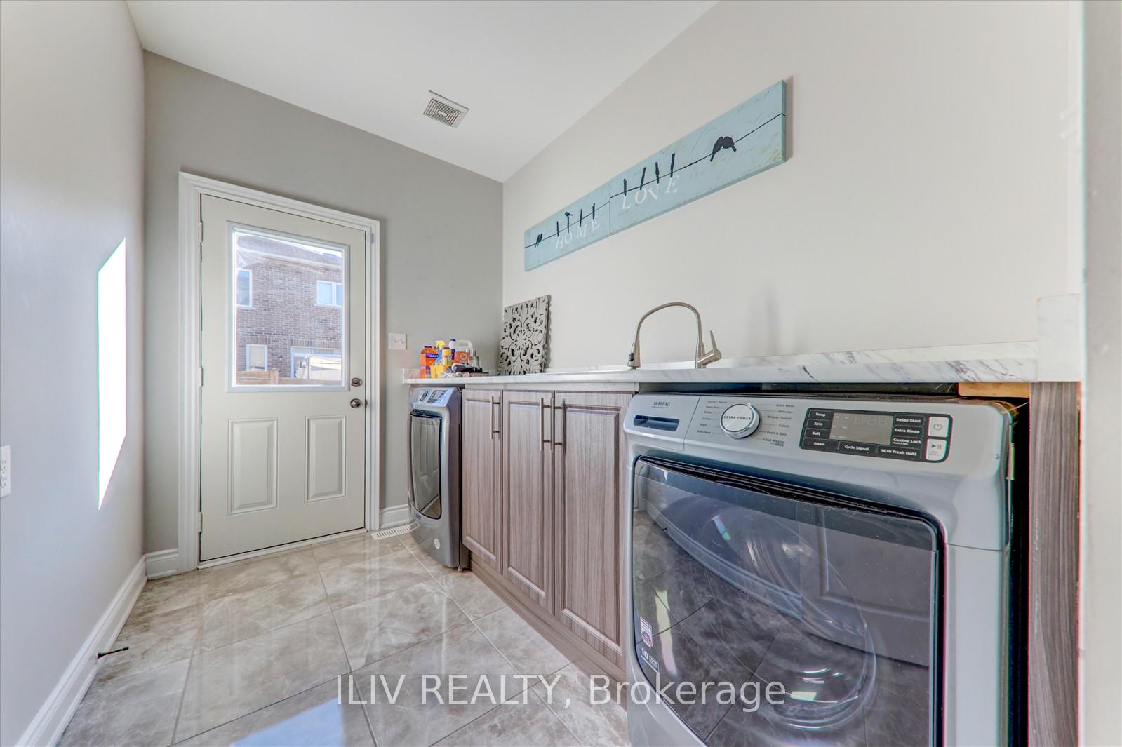 Photo 13 of Unit Upper, 3 James Glover Drive, Markham, Berczy — HOMEH