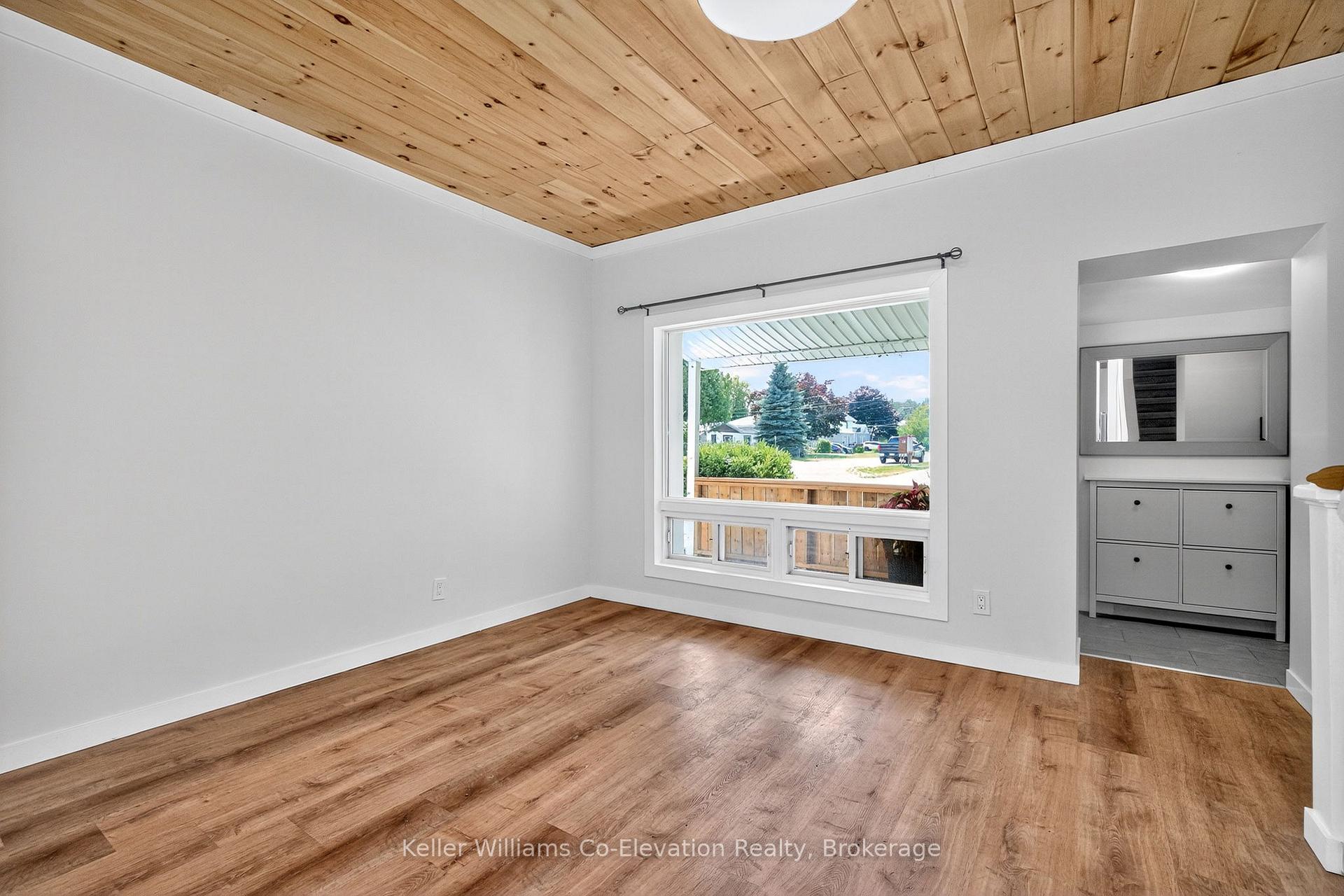 Photo 5 of 245 William Street, Midland — HOMEH