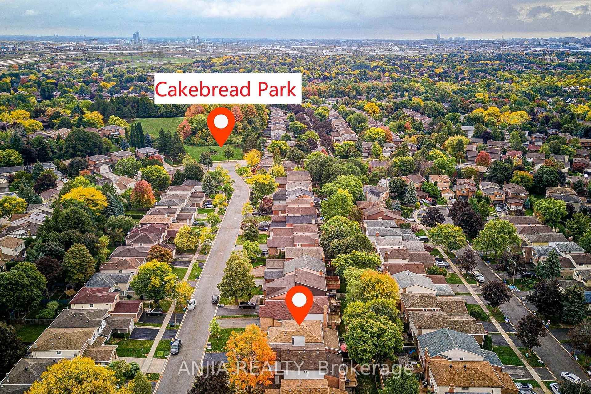 Photo 5 of 31 Holm Crescent, Markham, Aileen-Willowbrook — HOMEH