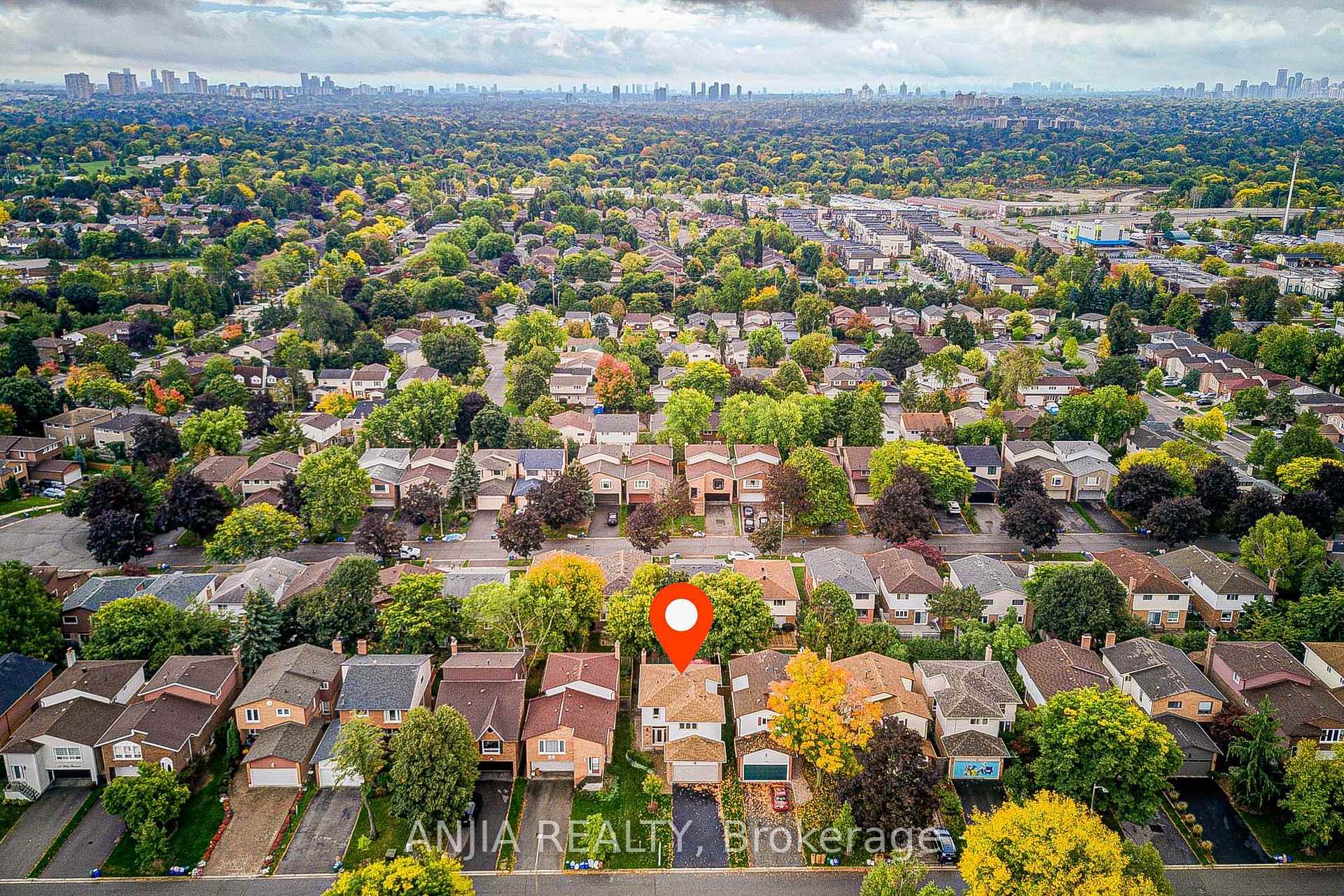 Photo 7 of 31 Holm Crescent, Markham, Aileen-Willowbrook — HOMEH