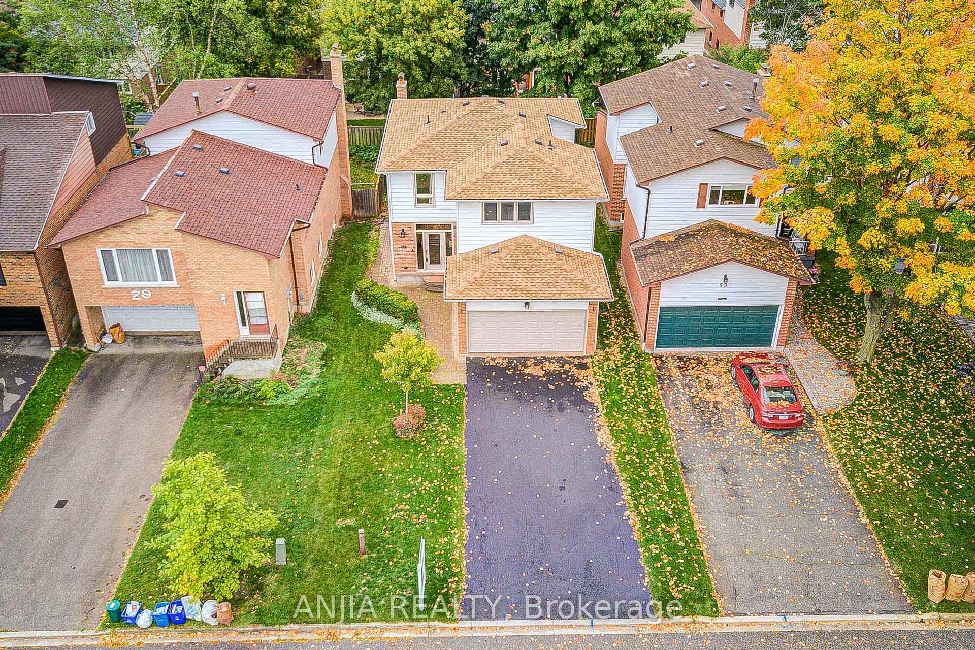 Photo 8 of 31 Holm Crescent, Markham, Aileen-Willowbrook — HOMEH
