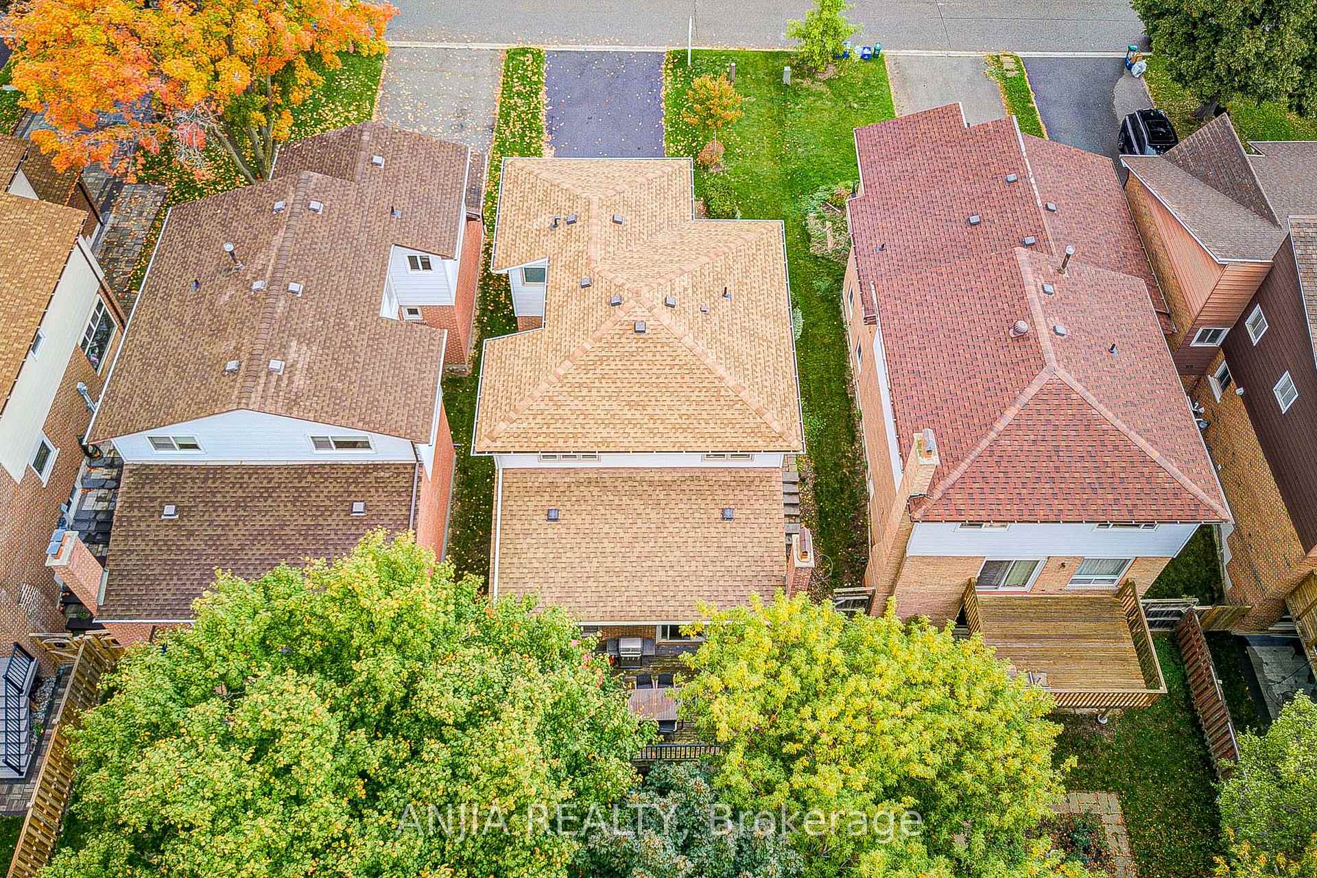 Photo 9 of 31 Holm Crescent, Markham, Aileen-Willowbrook — HOMEH