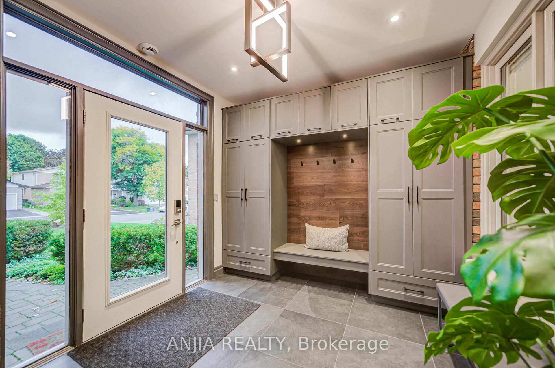 Photo 10 of 31 Holm Crescent, Markham, Aileen-Willowbrook — HOMEH