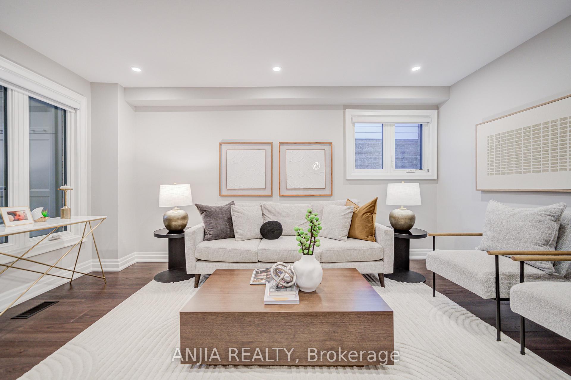 Photo 14 of 31 Holm Crescent, Markham, Aileen-Willowbrook — HOMEH