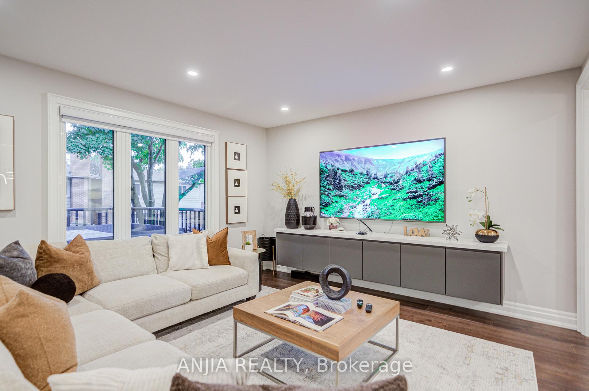 Photo 18 of 31 Holm Crescent, Markham, Aileen-Willowbrook — HOMEH