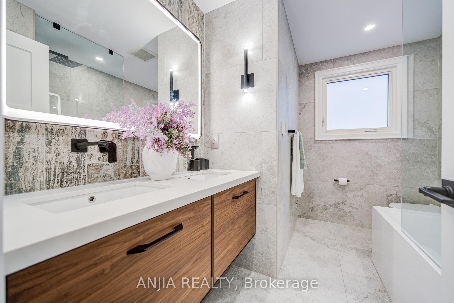 Photo 30 of 31 Holm Crescent, Markham, Aileen-Willowbrook — HOMEH