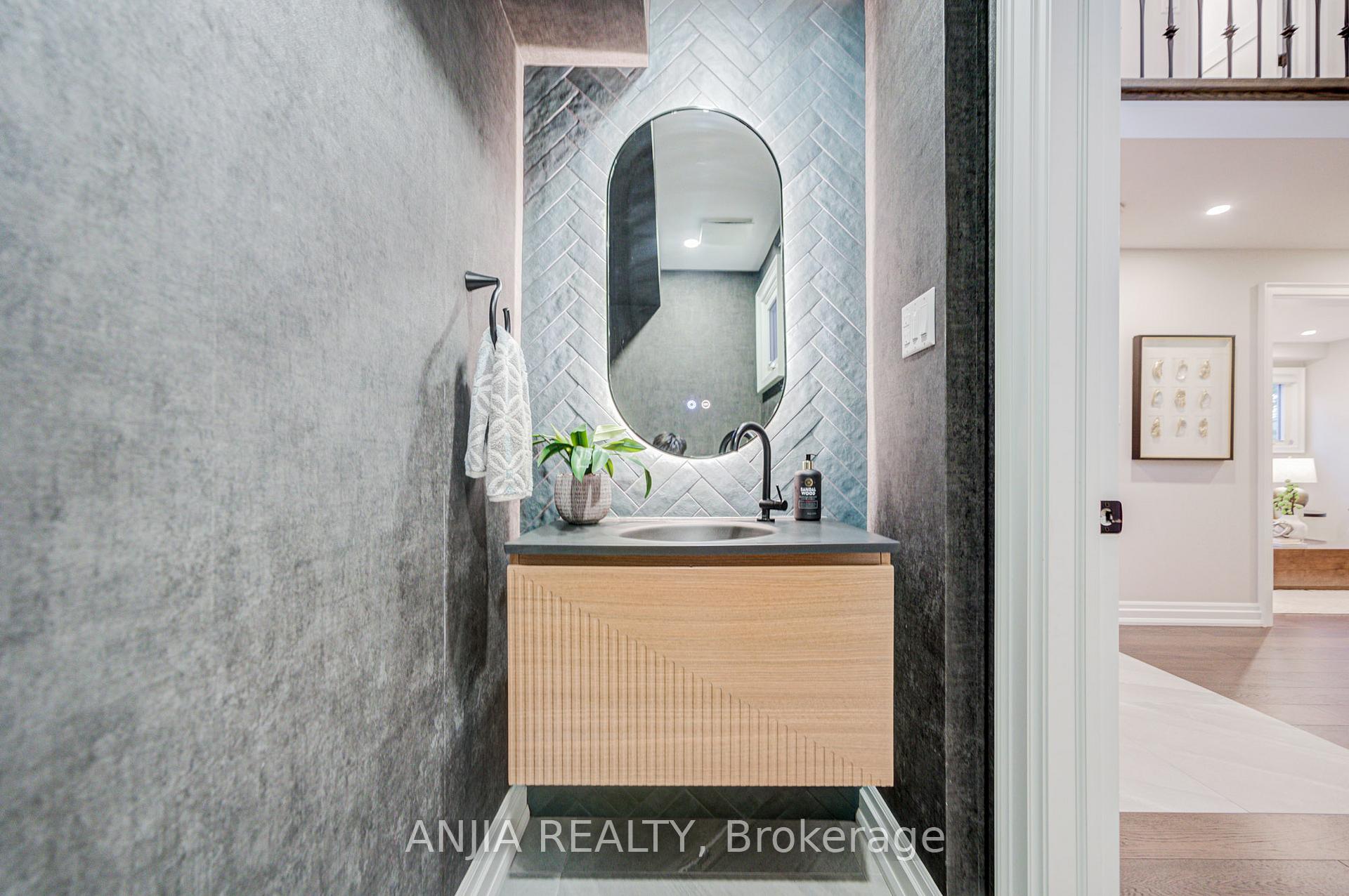 Photo 35 of 31 Holm Crescent, Markham, Aileen-Willowbrook — HOMEH