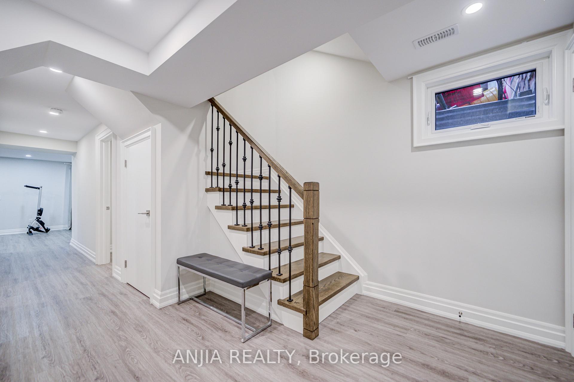 Photo 37 of 31 Holm Crescent, Markham, Aileen-Willowbrook — HOMEH