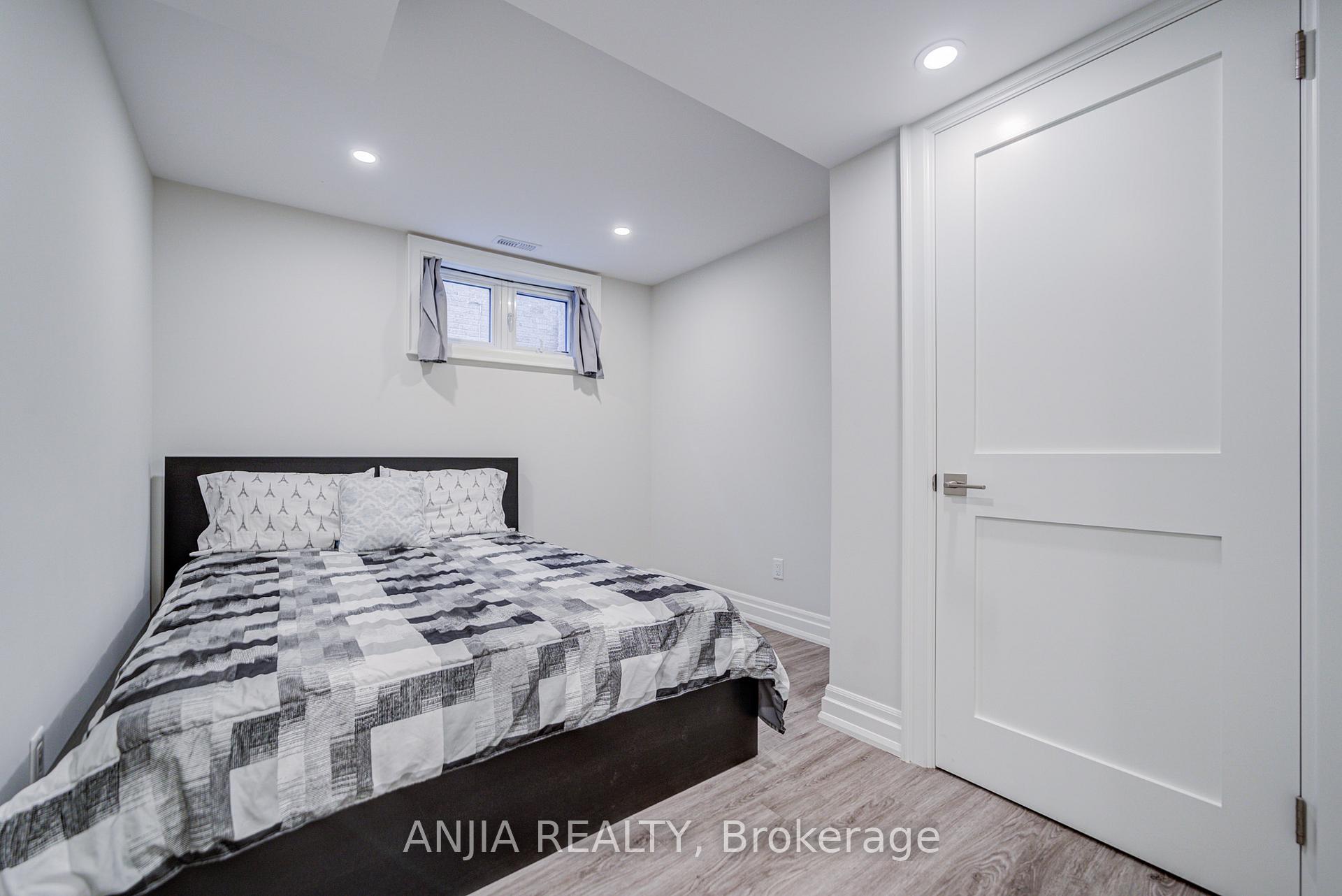 Photo 40 of 31 Holm Crescent, Markham, Aileen-Willowbrook — HOMEH