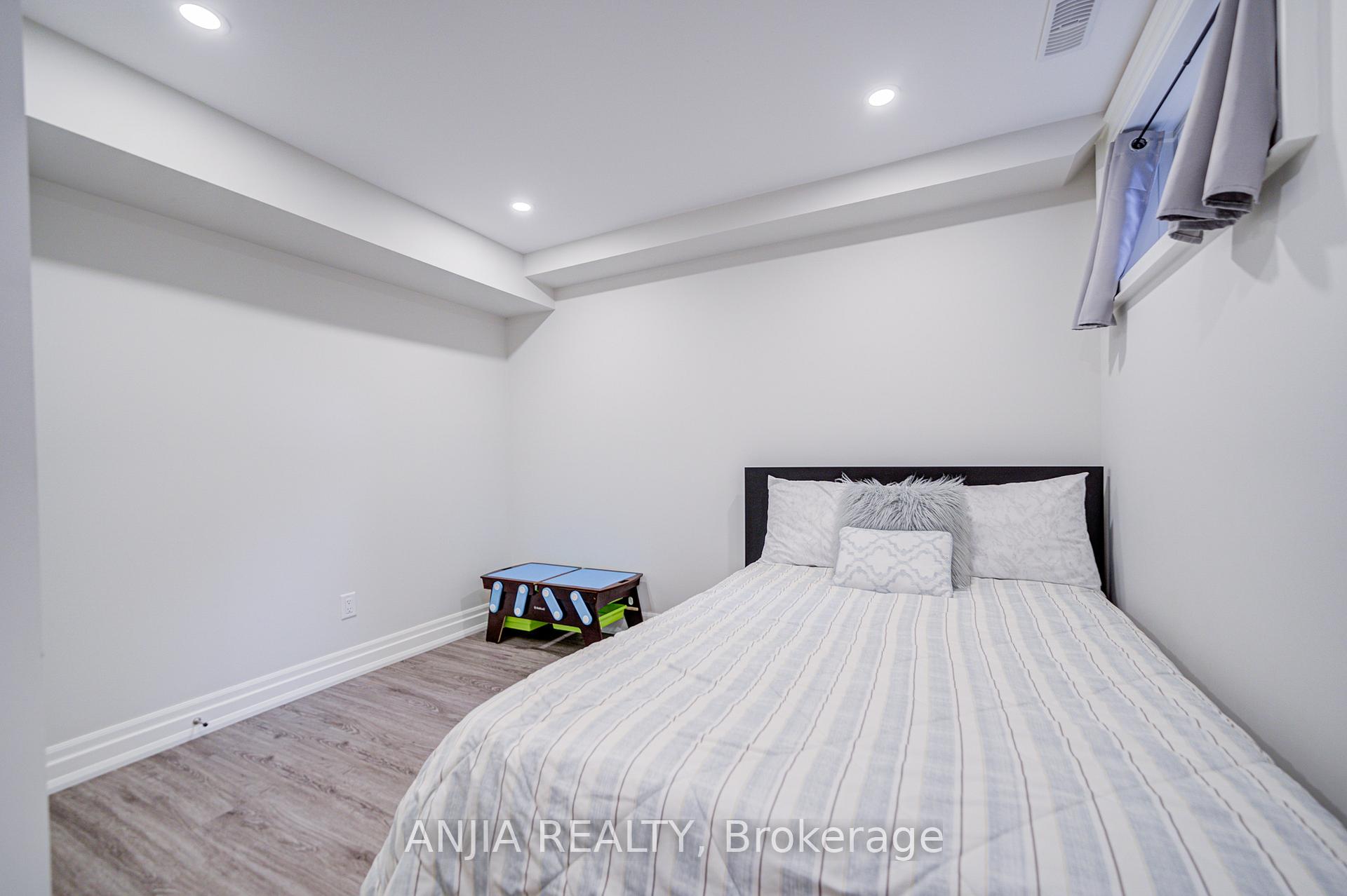 Photo 41 of 31 Holm Crescent, Markham, Aileen-Willowbrook — HOMEH