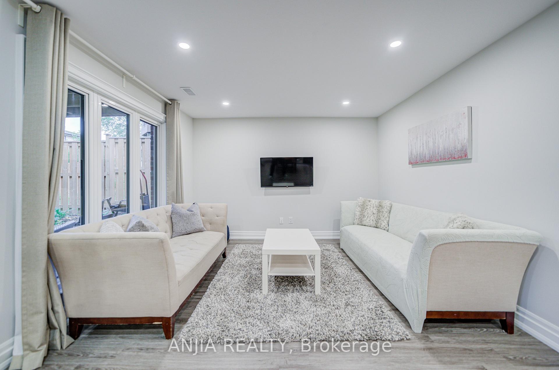 Photo 43 of 31 Holm Crescent, Markham, Aileen-Willowbrook — HOMEH