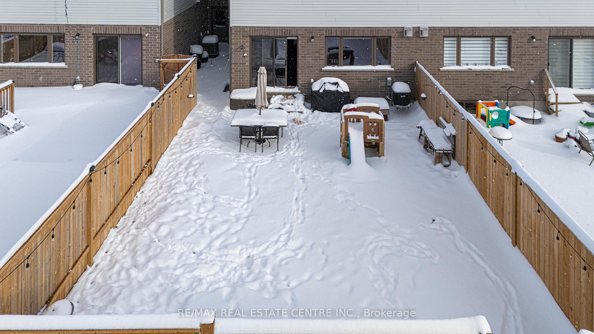 Photo 2 of 103 Bridge Crescent, Minto — HOMEH