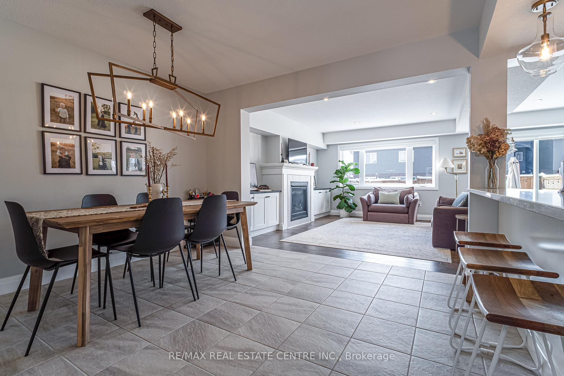 Photo 4 of 103 Bridge Crescent, Minto — HOMEH