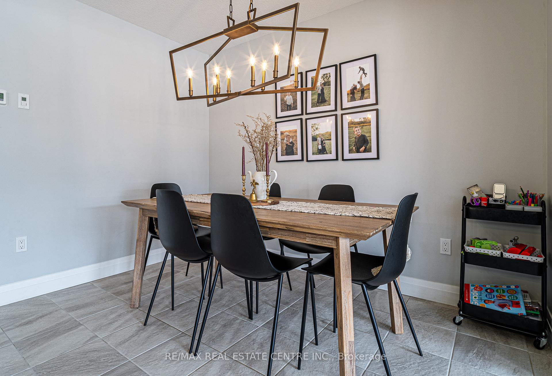 Photo 5 of 103 Bridge Crescent, Minto — HOMEH