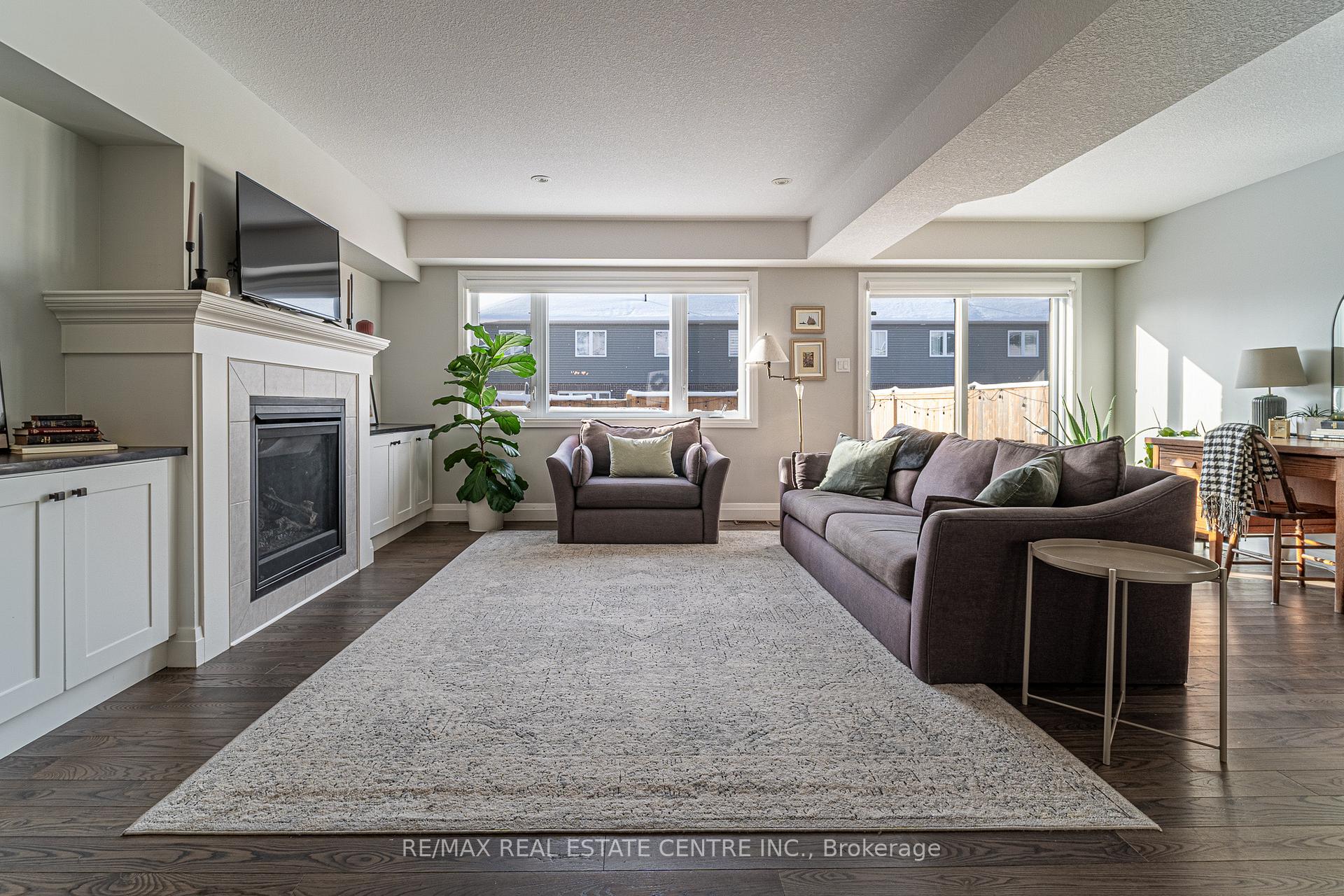 Photo 7 of 103 Bridge Crescent, Minto — HOMEH