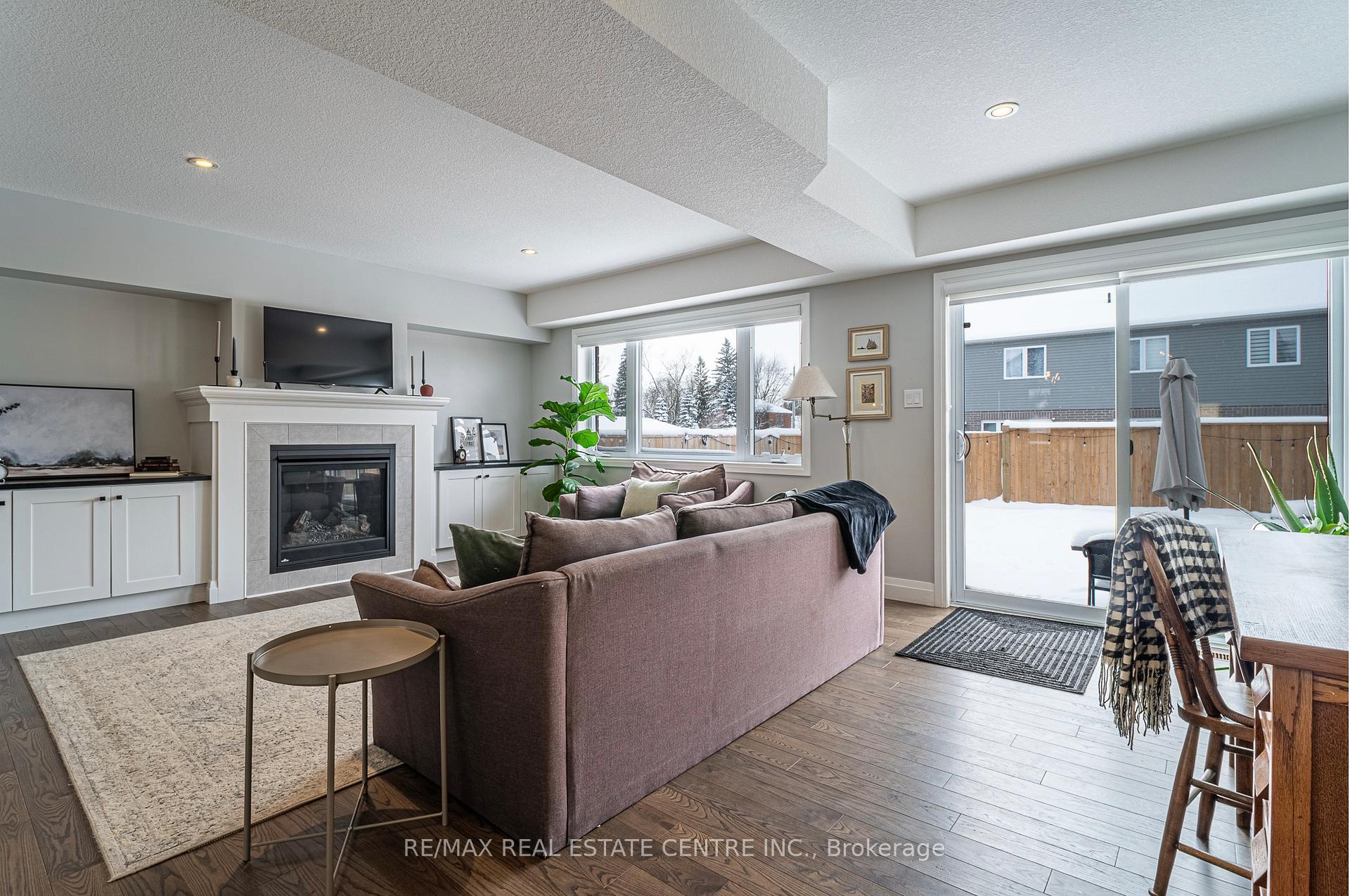 Photo 11 of 103 Bridge Crescent, Minto — HOMEH