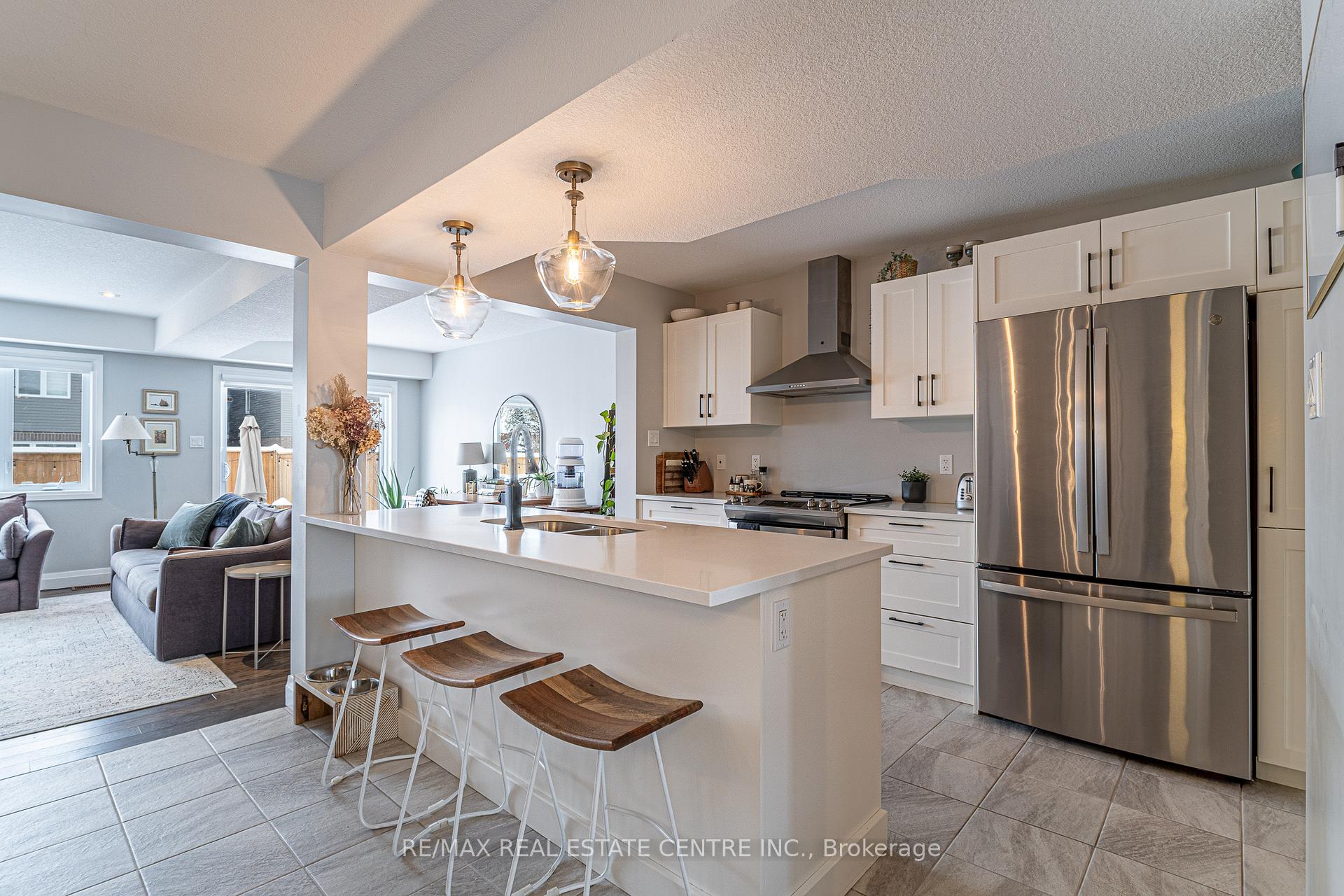 Photo 12 of 103 Bridge Crescent, Minto — HOMEH