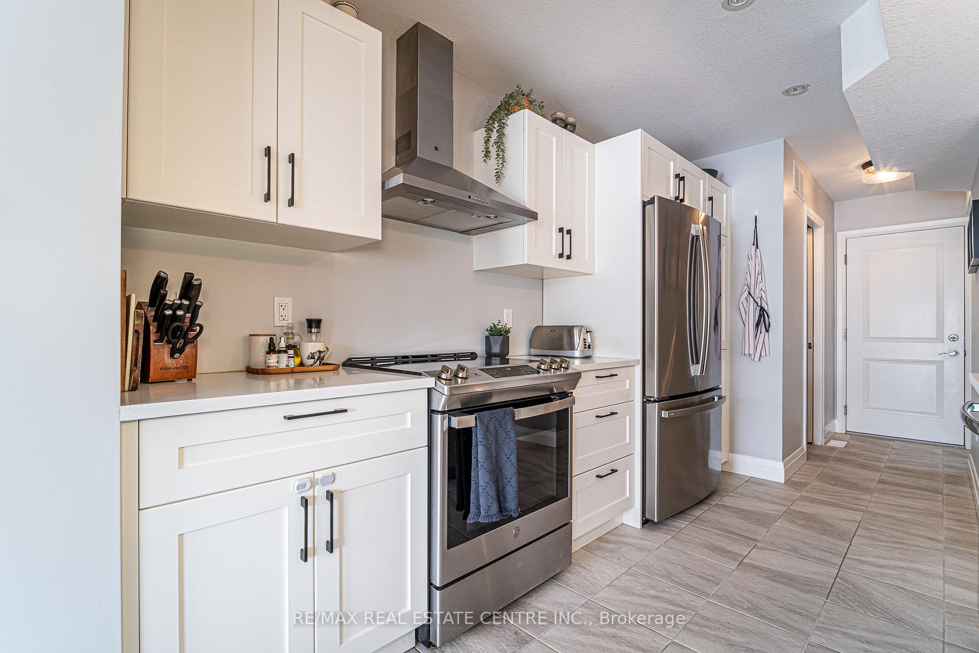 Photo 13 of 103 Bridge Crescent, Minto — HOMEH
