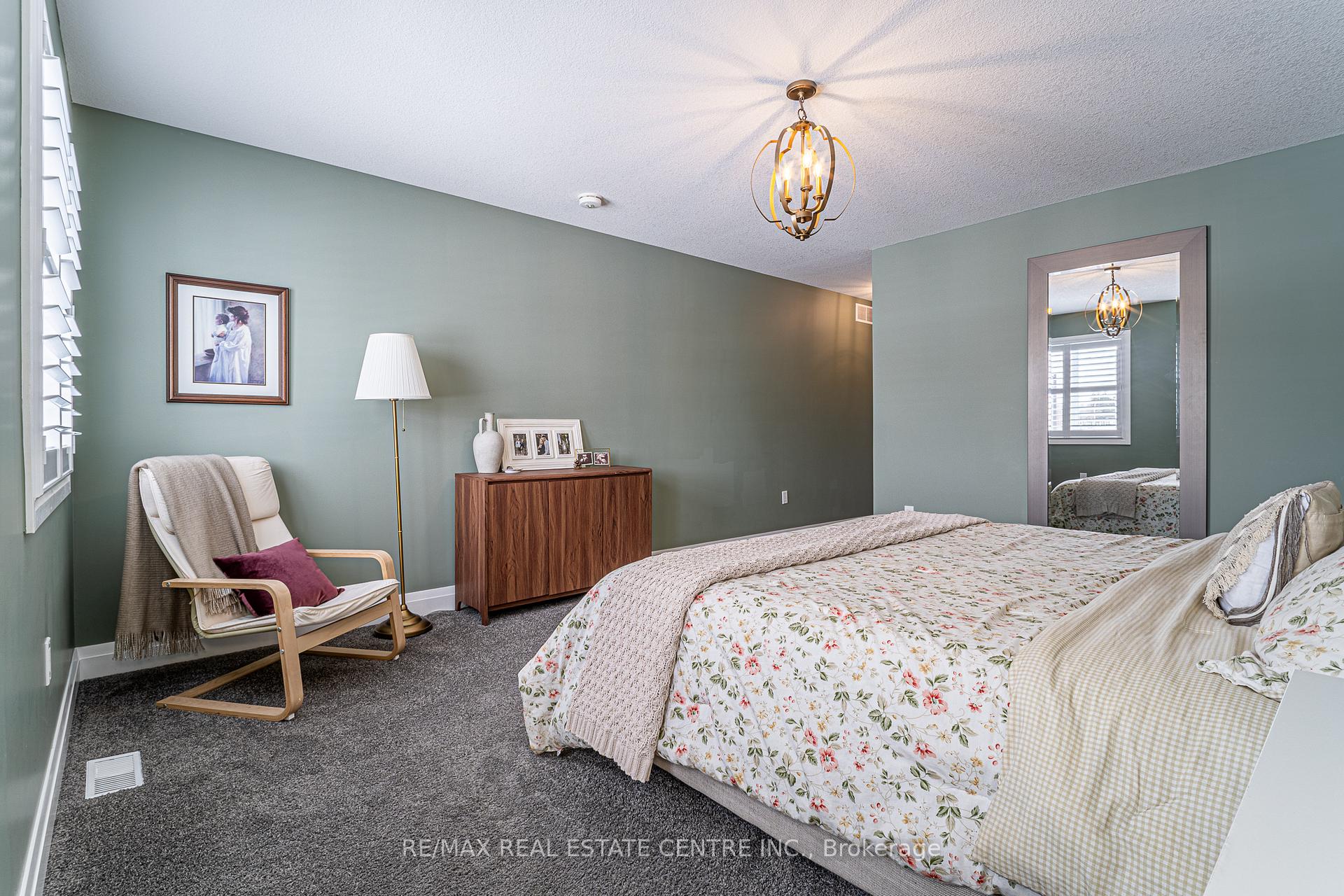 Photo 18 of 103 Bridge Crescent, Minto — HOMEH