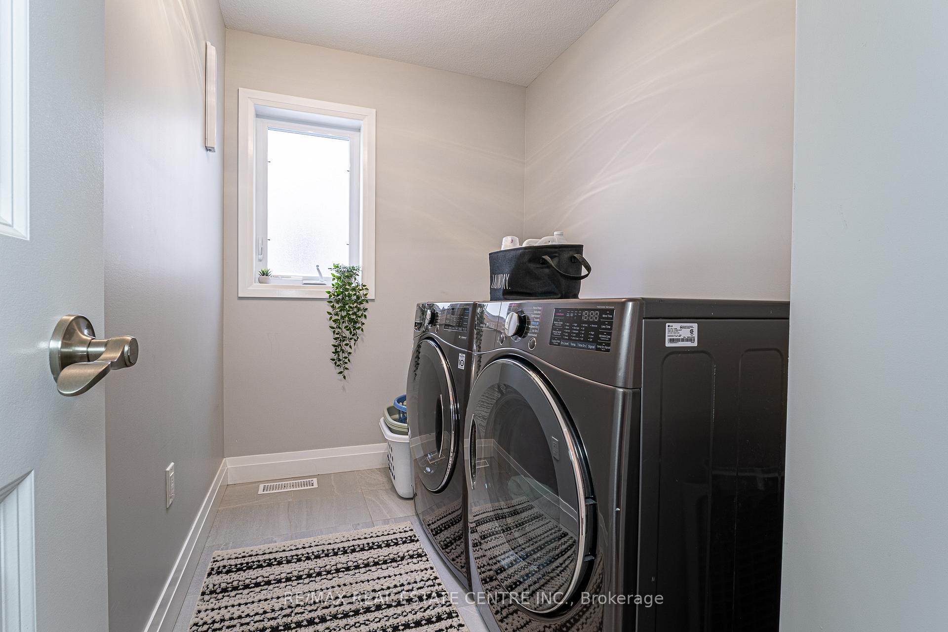 Photo 22 of 103 Bridge Crescent, Minto — HOMEH