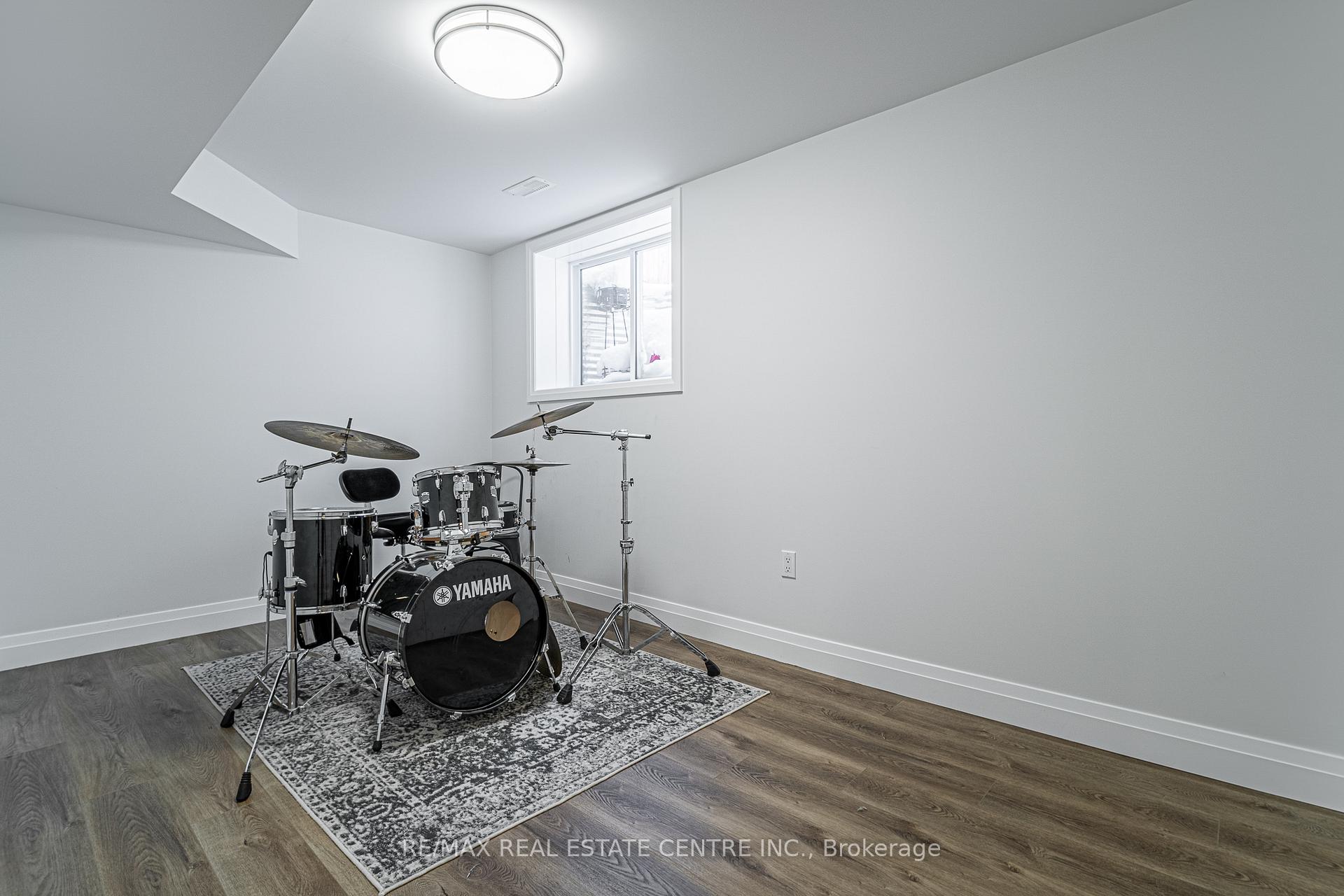 Photo 32 of 103 Bridge Crescent, Minto — HOMEH