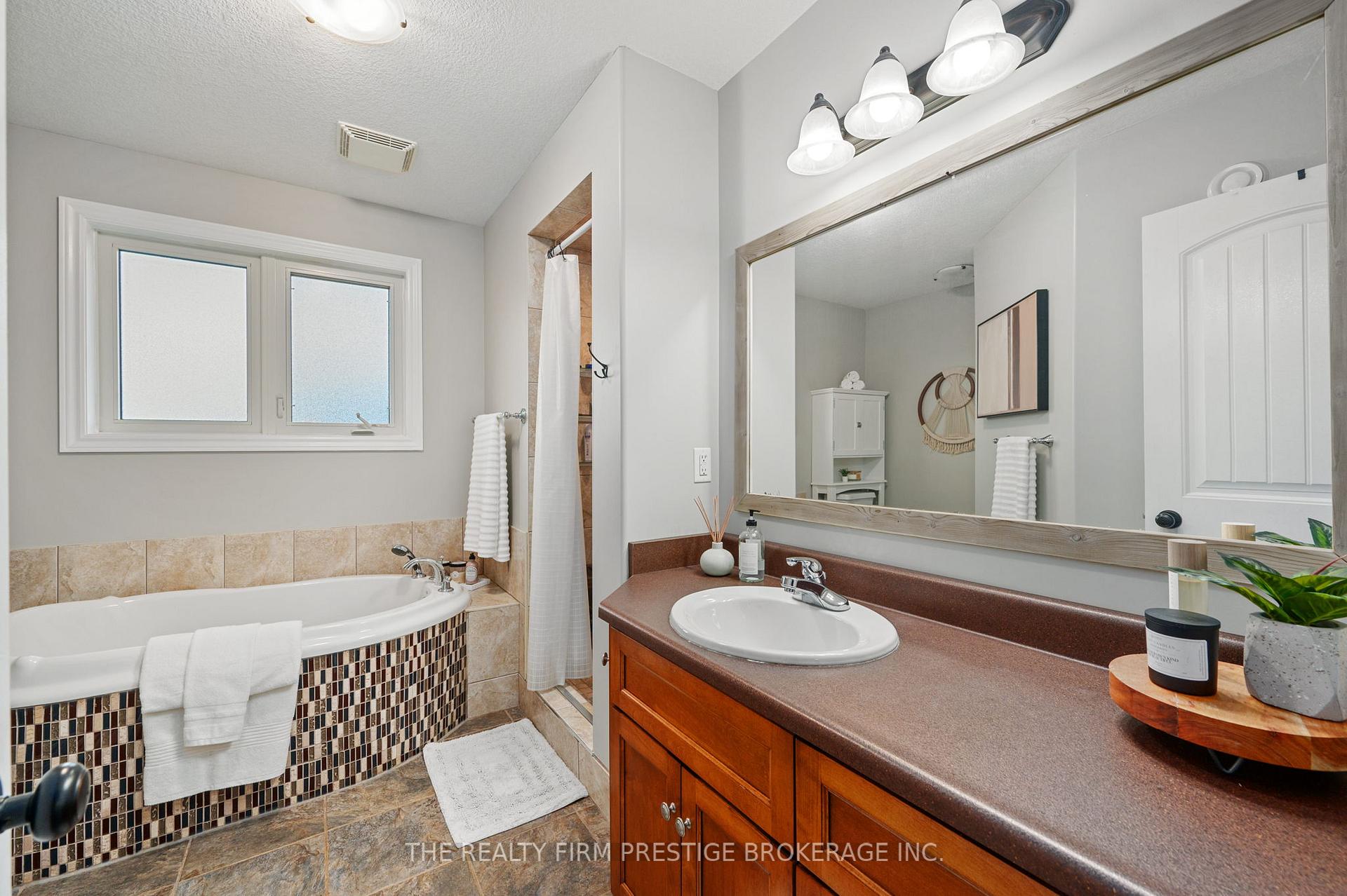 Photo 32 of 132 Martin Road, Middlesex Centre, Delaware Town — HOMEH