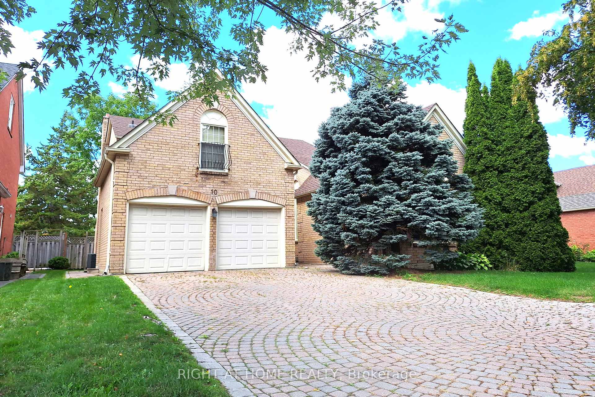 Photo 2 of 10 Millstone Court, Markham, Unionville — HOMEH