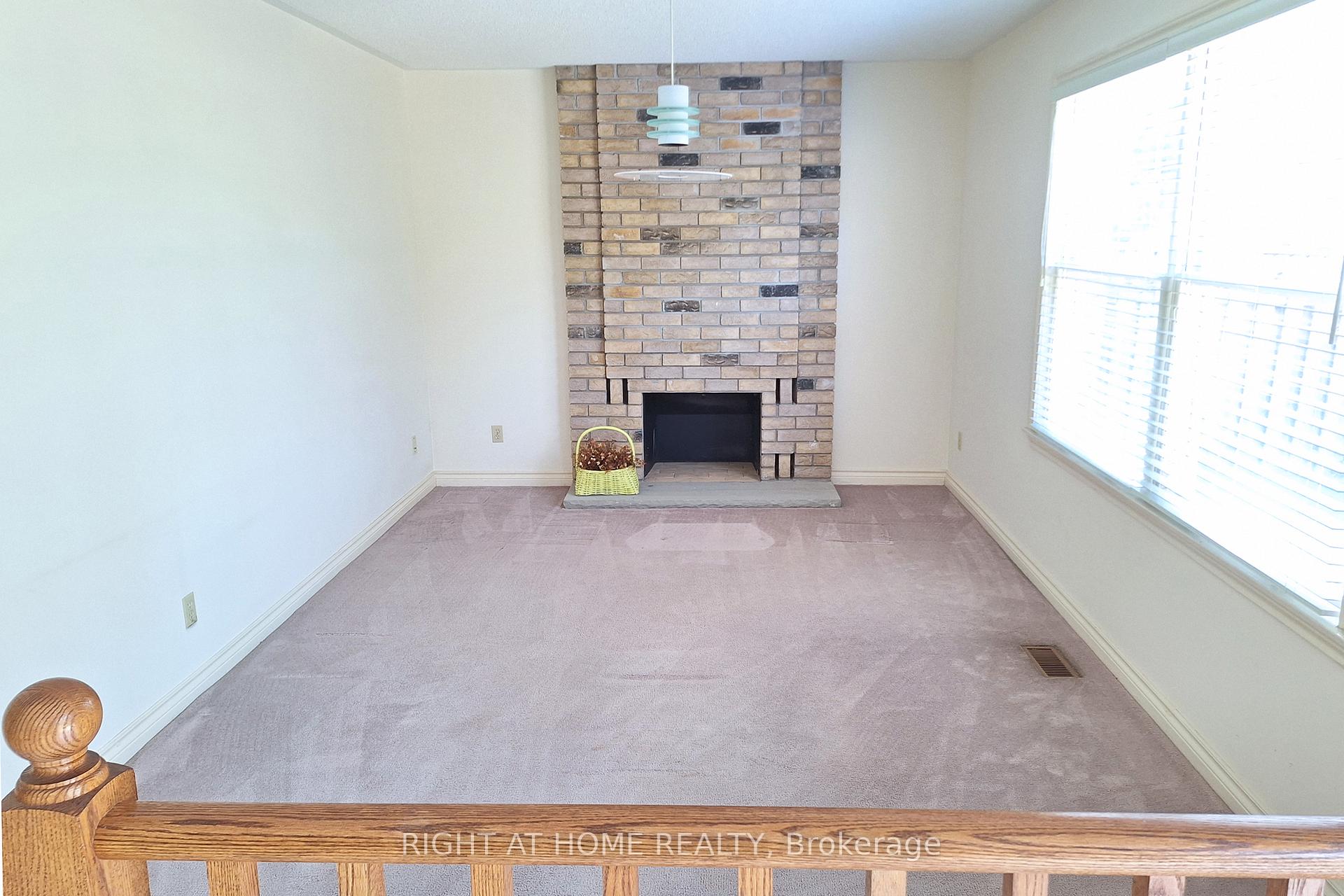 Photo 9 of 10 Millstone Court, Markham, Unionville — HOMEH