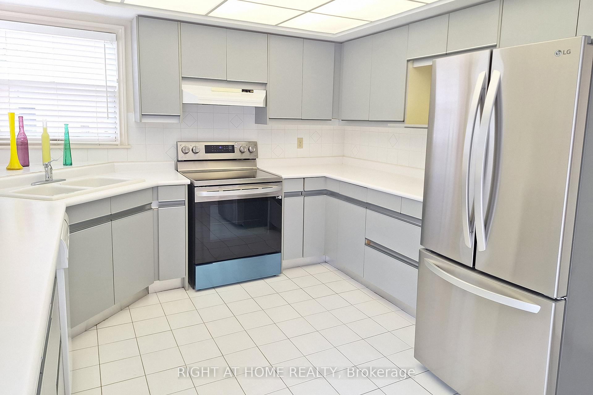 Photo 14 of 10 Millstone Court, Markham, Unionville — HOMEH