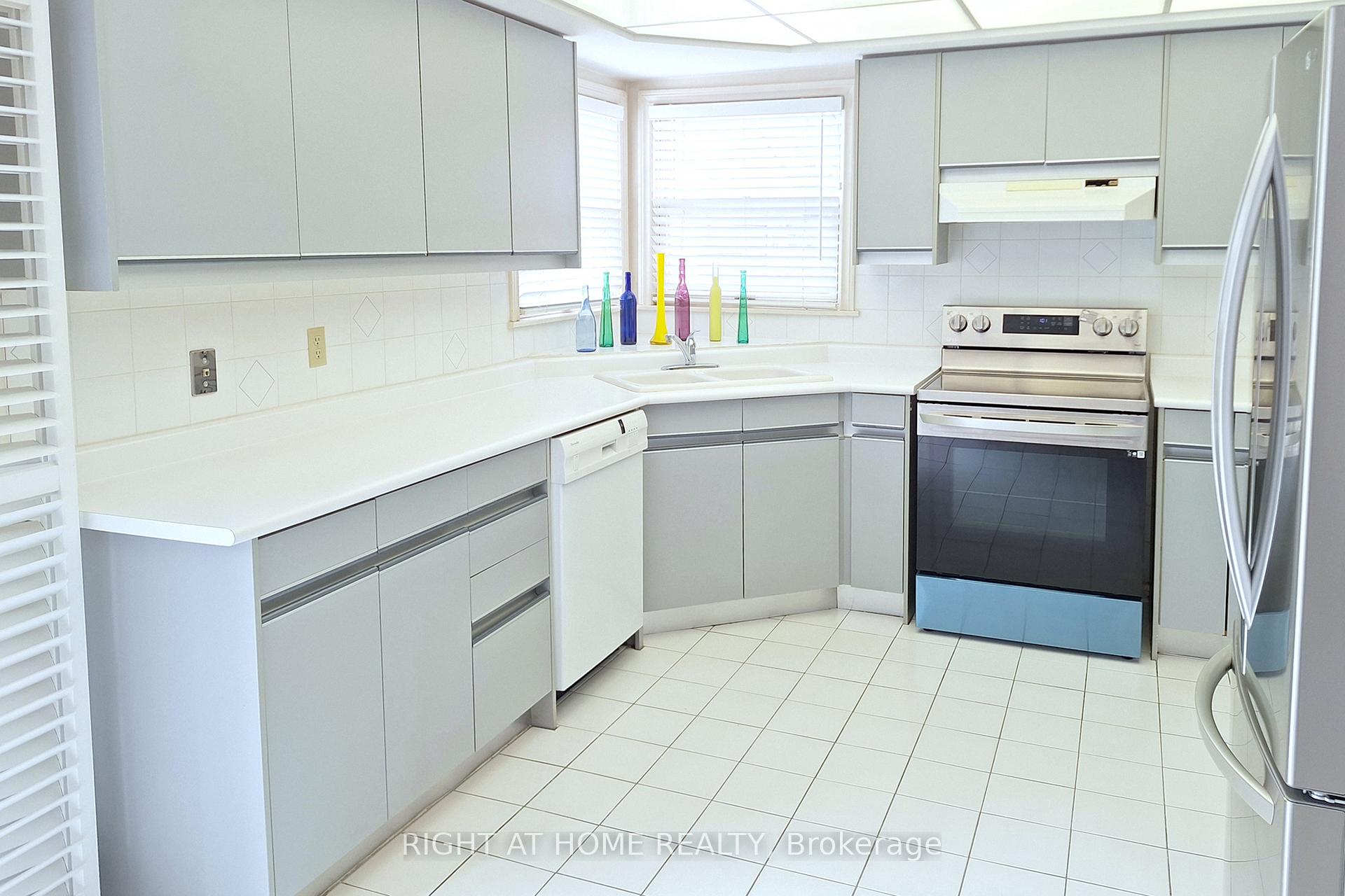 Photo 15 of 10 Millstone Court, Markham, Unionville — HOMEH