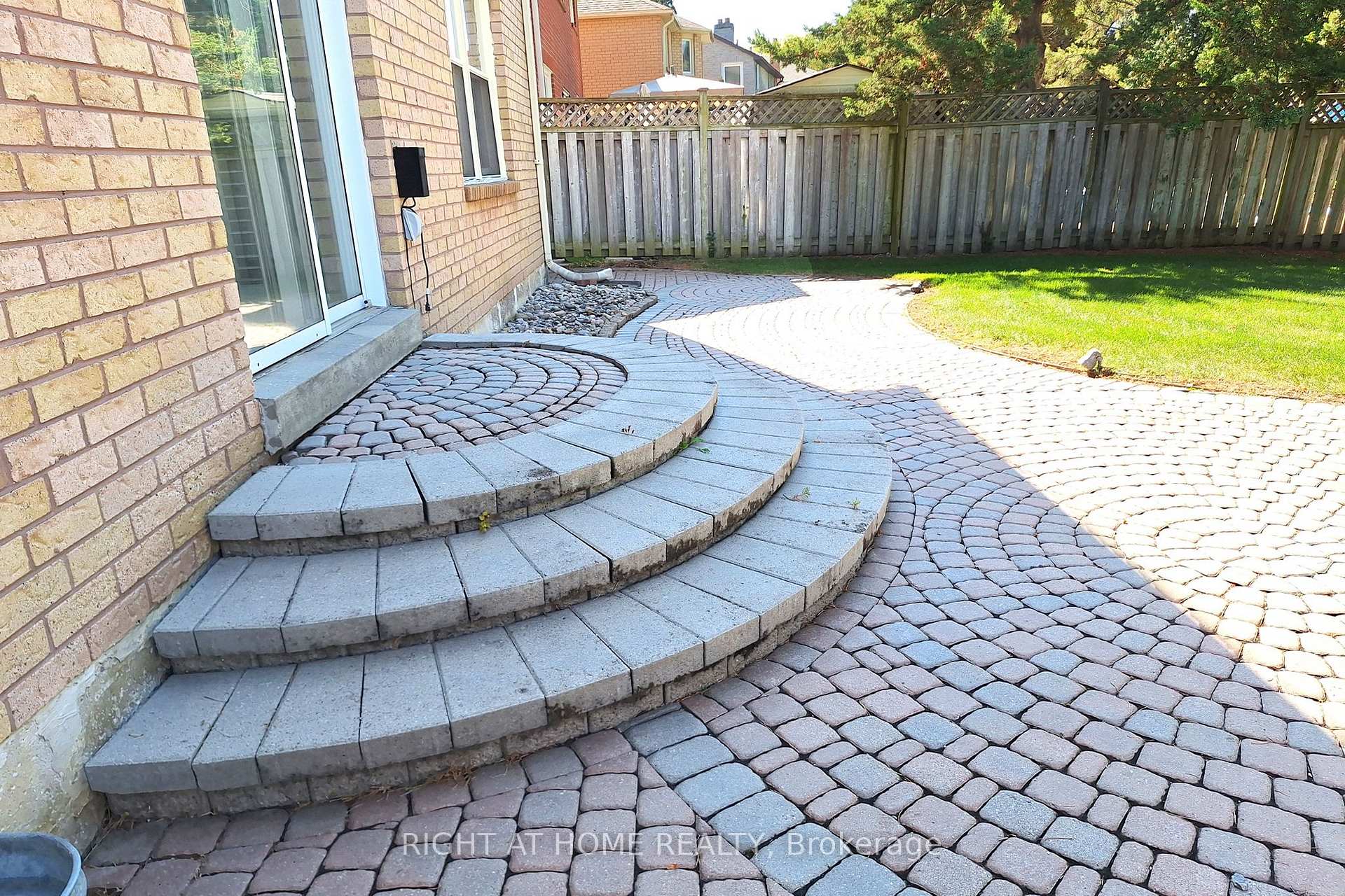 Photo 16 of 10 Millstone Court, Markham, Unionville — HOMEH