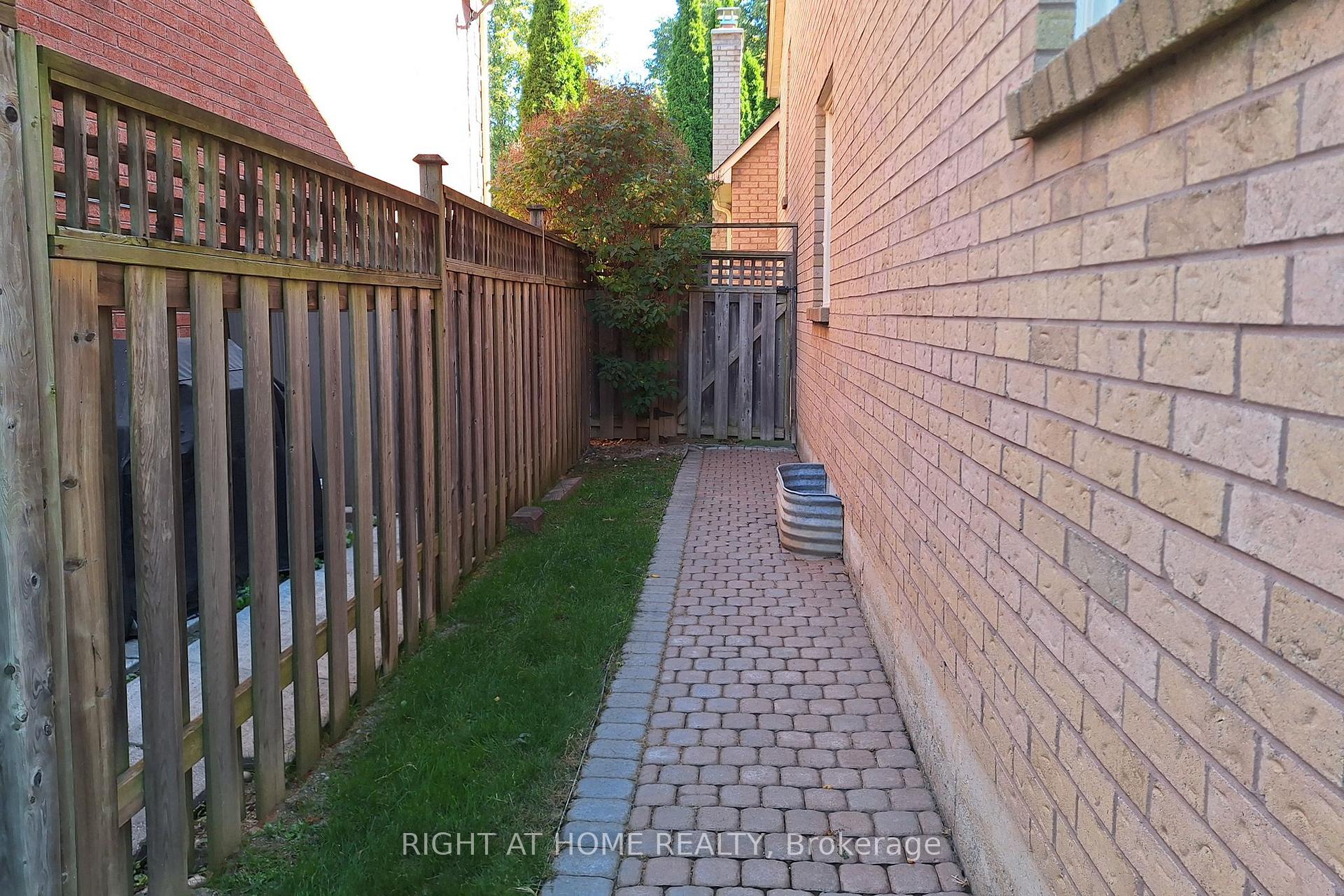 Photo 19 of 10 Millstone Court, Markham, Unionville — HOMEH