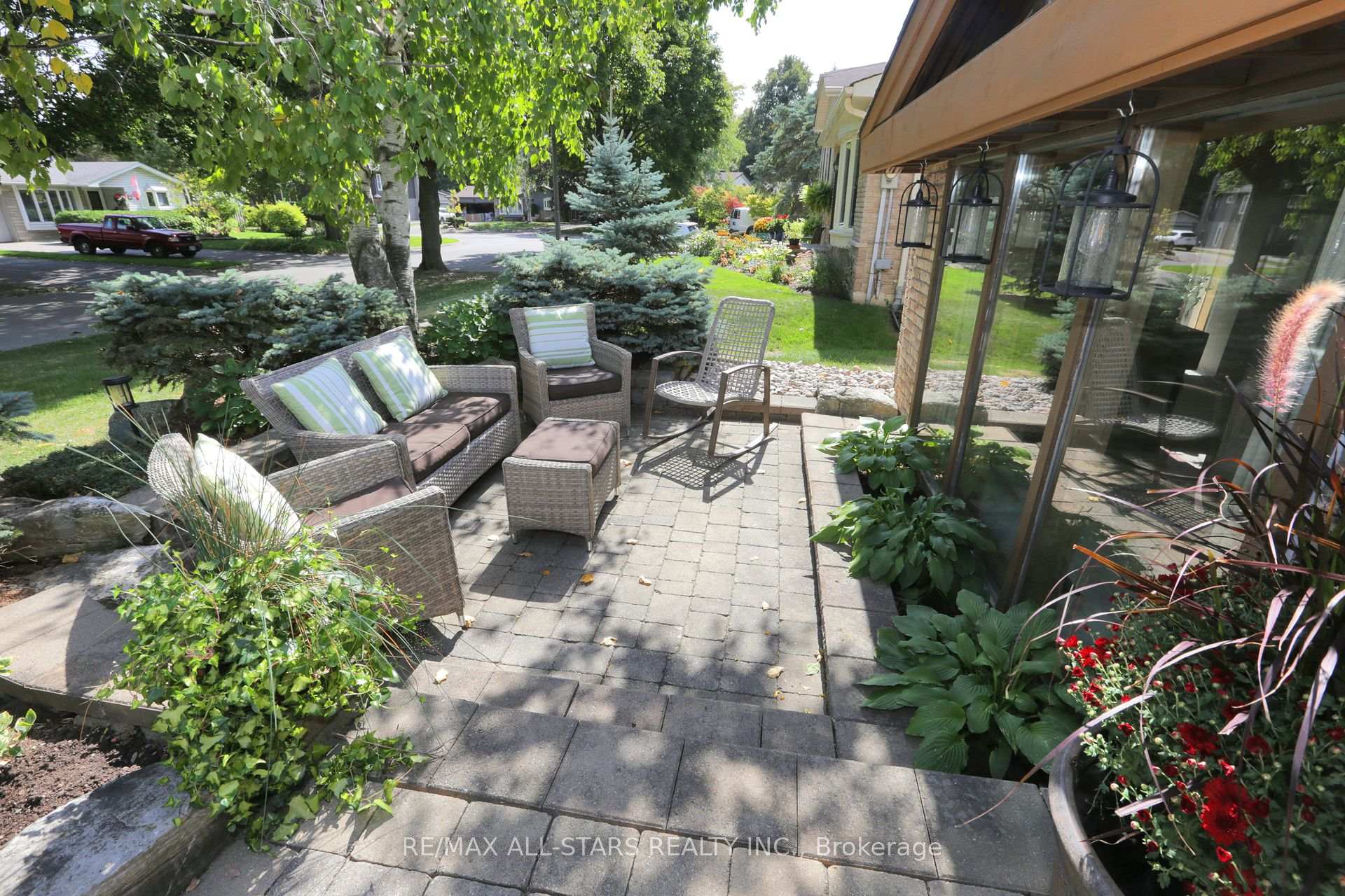 Photo 4 of 18 Sir Brandiles Place, Markham, Markham Village — HOMEH